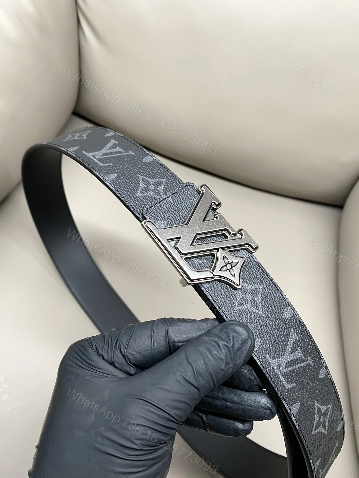 LV 高仿 Monogram 灰色腰帶 黑銀扣頭 — view 1