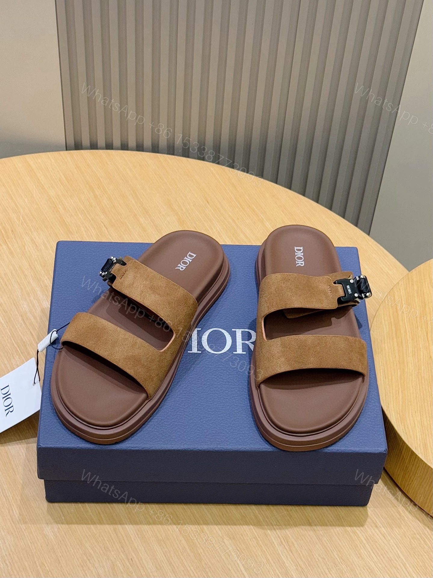 Dior 原單 男款棕色麂皮雙帶拖鞋 極簡風休閒款 — view 1
