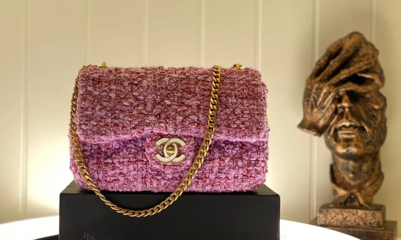CHANEL Tweed chain flap bag — view 1