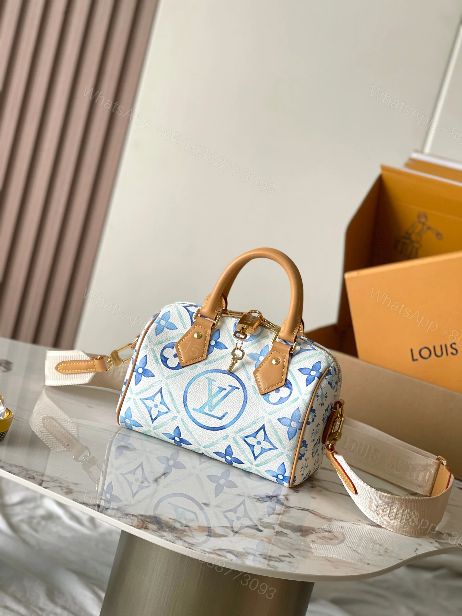 LV 一比一 Monogram 手提包 優雅藍白花紋 經典百搭款 — view 1