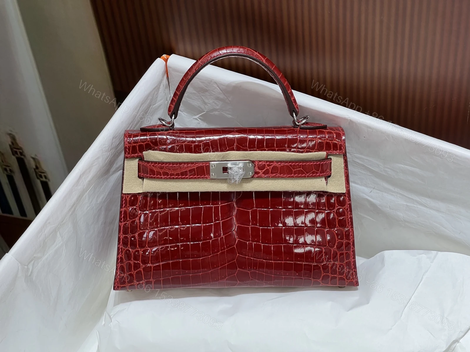 Hermès 一比一 Kelly Pochette 紅色亮面鱷魚紋手提包 高端宴會精品迷你包 — view 1