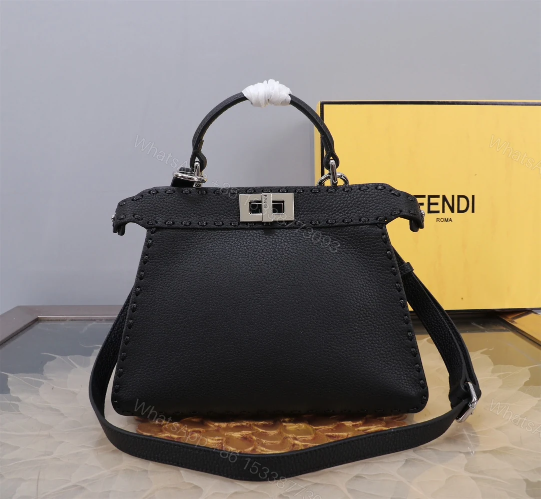 Fendi A貨 Peekaboo Selleria 小牛皮斜背包 經典黑色 — view 1