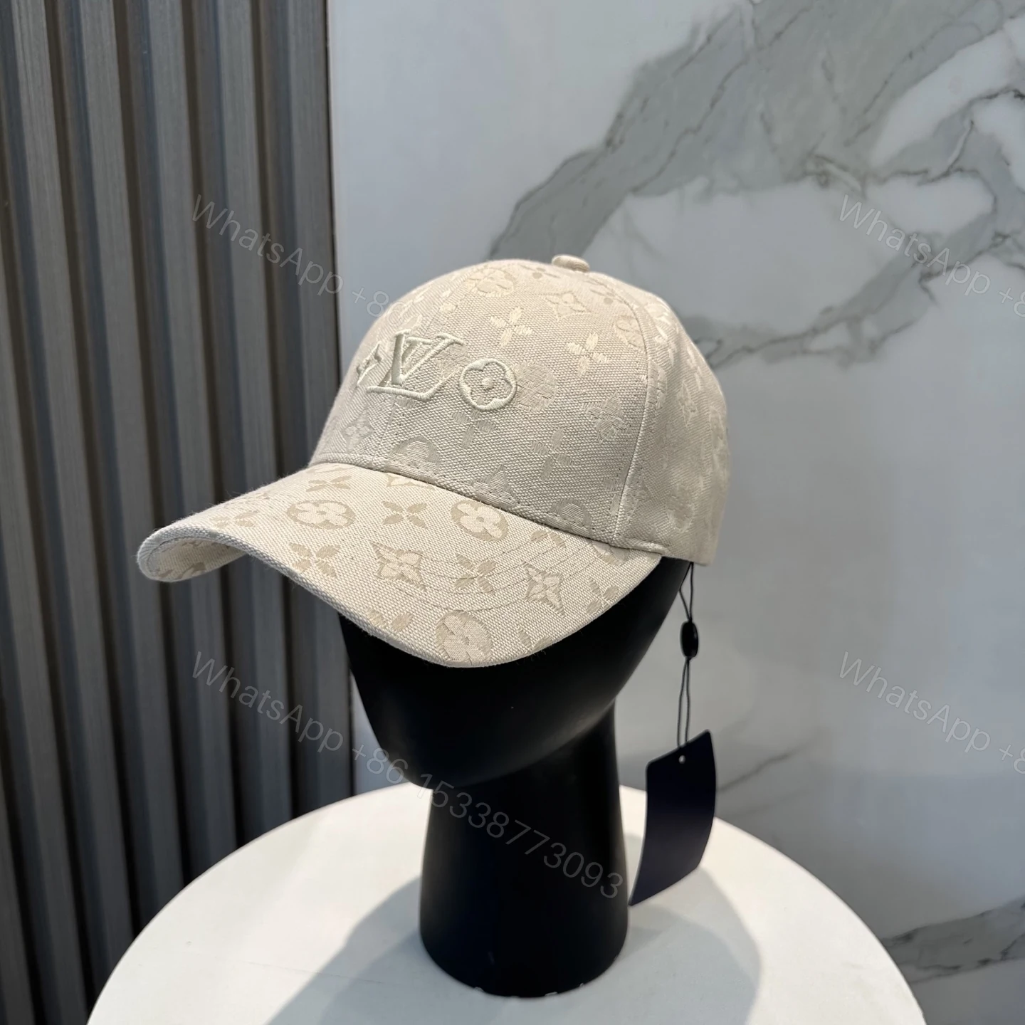 LV 原單奶油白色刺繡棒球帽 奢感單品 日系簡約百搭款 — view 1