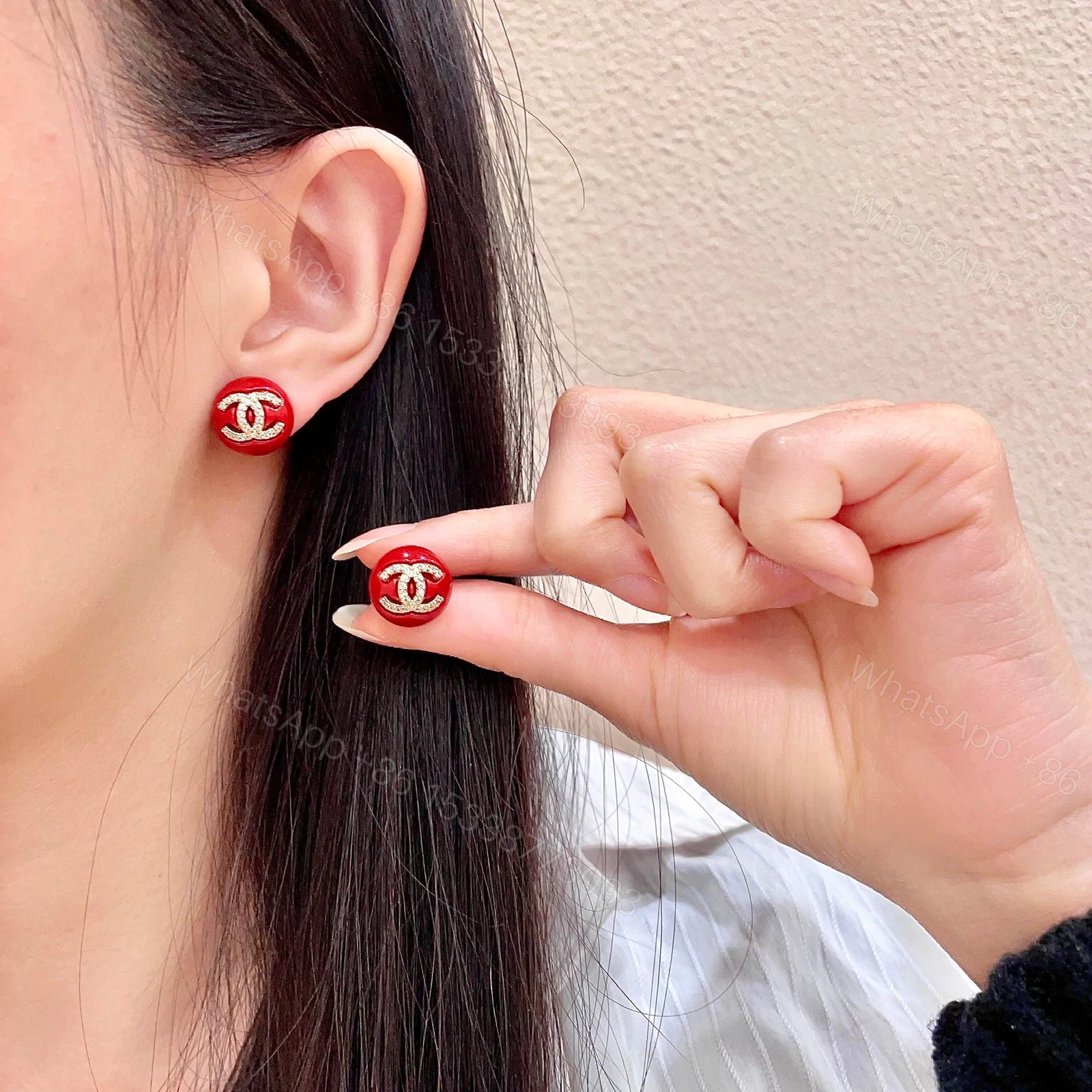 Chanel A貨 女款 紅色雙C耳環 時尚亮眼百搭款 — view 1