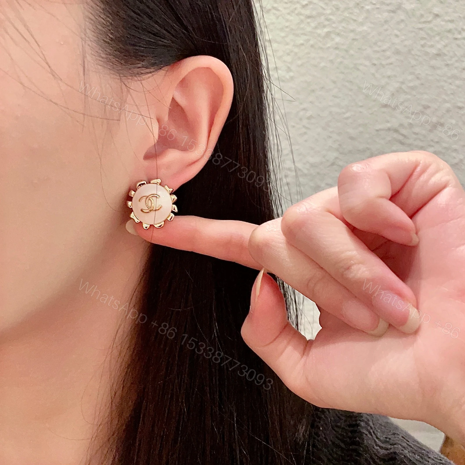 Chanel一比一圓形經典雙C耳環 女款簡約百搭耳釘 — view 1