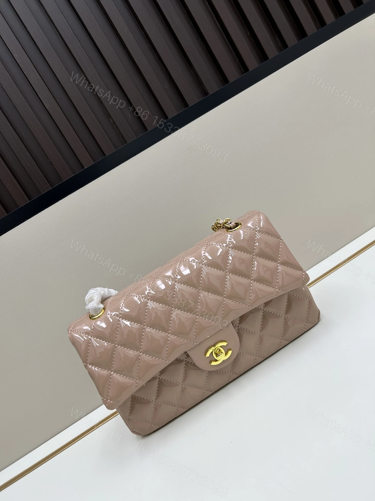 CHANEL高仿裸粉漆皮中號口蓋包優雅氣質鏈條肩背包經典百搭款 — view 1