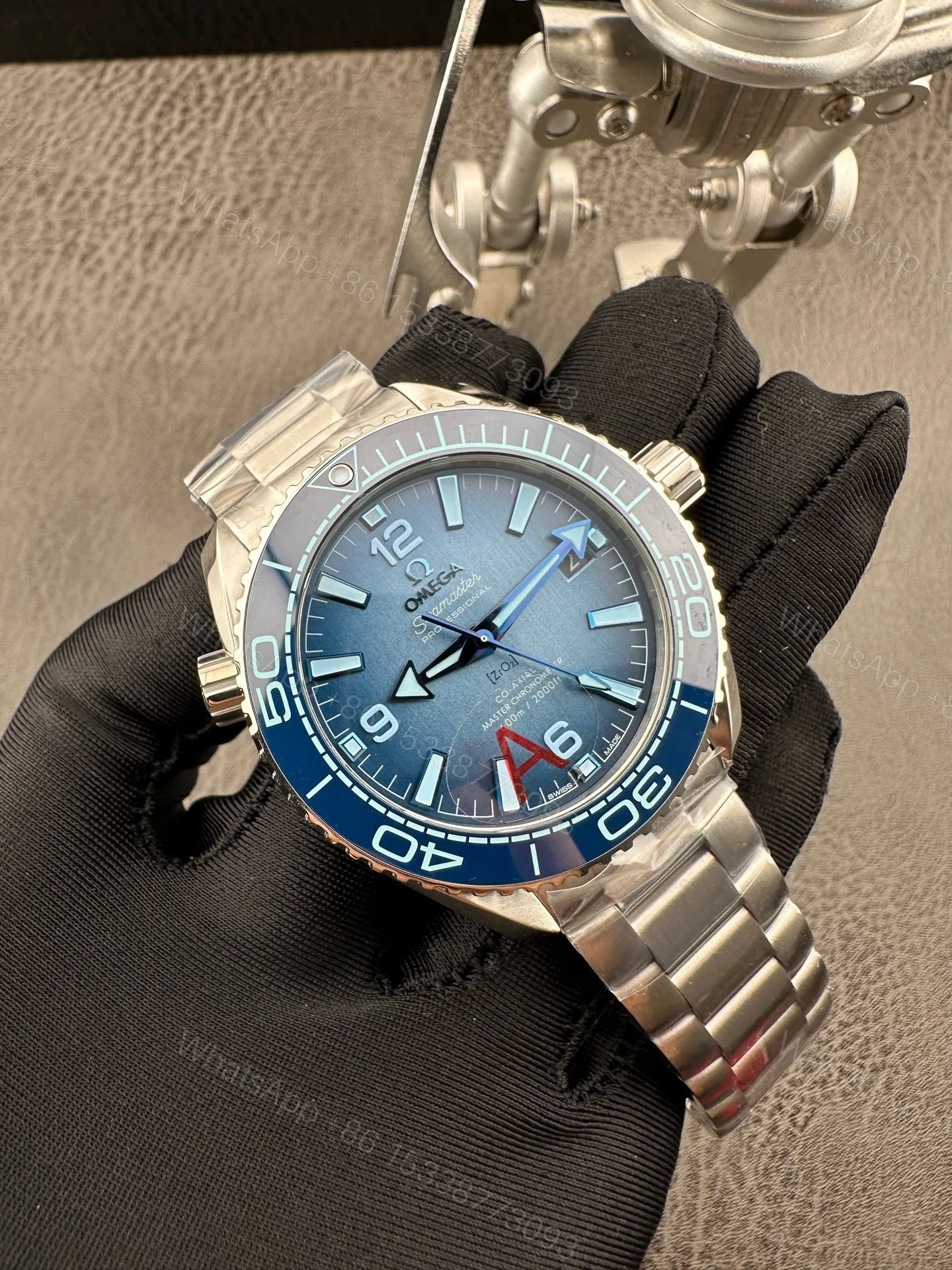 高仿 Rolex 總統表鑽圈黑盤金帶星期日历高仿高端腕錶 — view 1