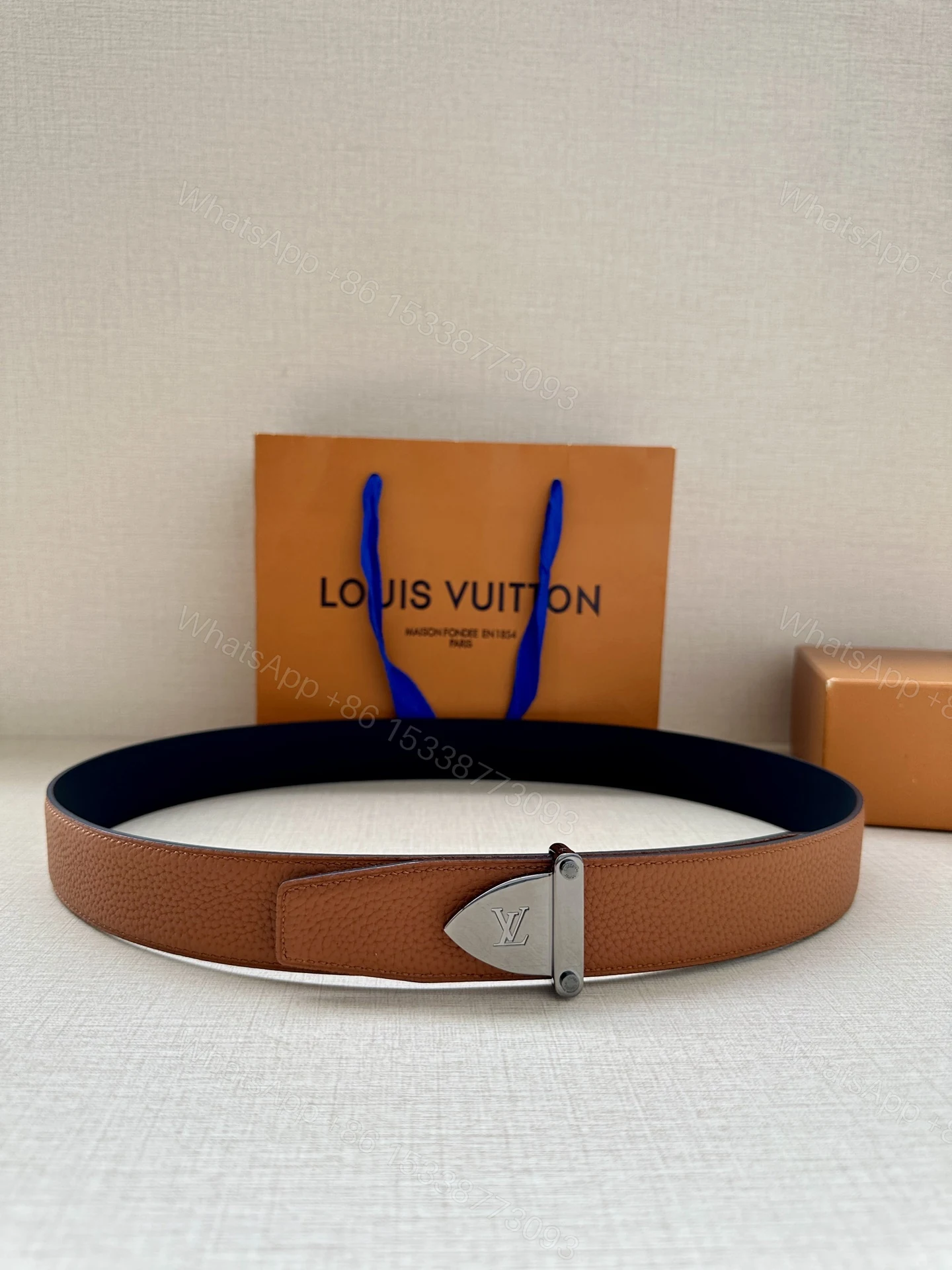 LV 原單男士皮帶 棕色牛皮銀扣設計 — view 1