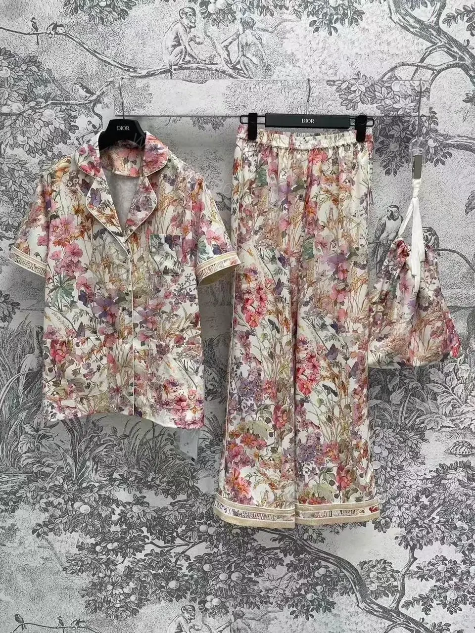 DIOR — view 1