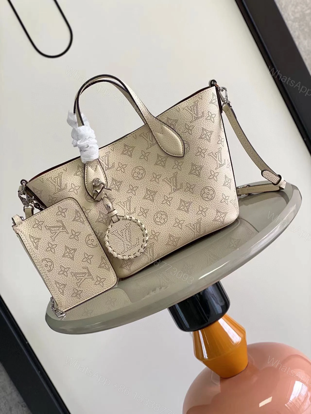 LV精品仿製女士托特包奶白壓花皮革高雅氣質手提包 — view 1