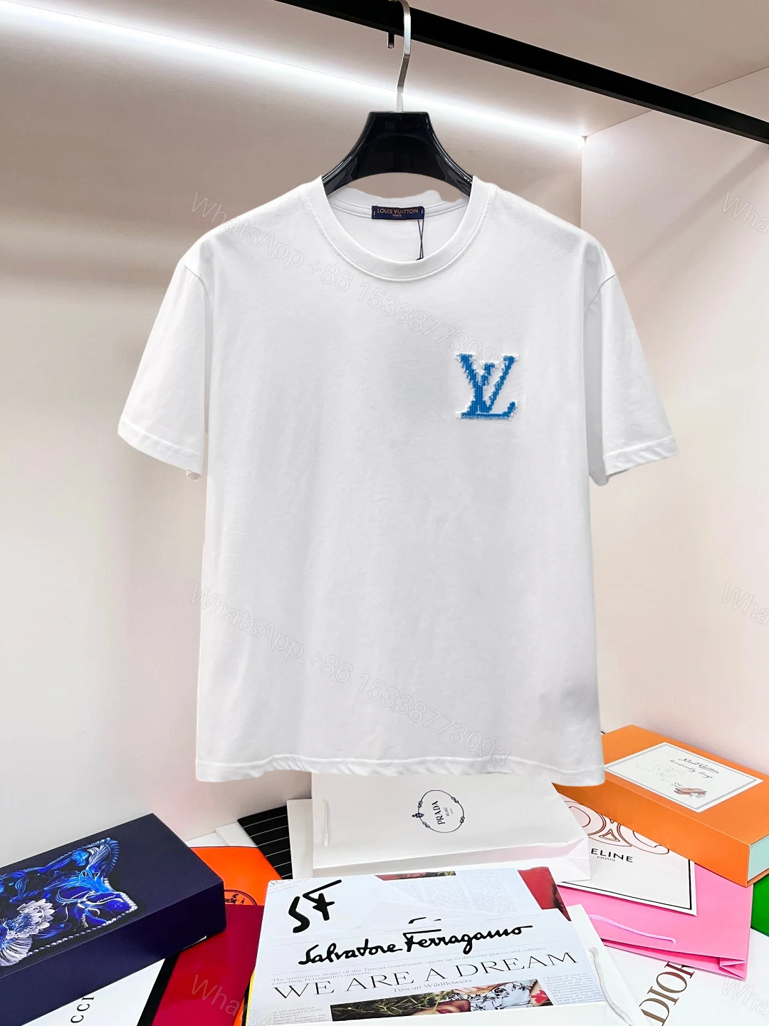 LV 高仿男款藍色LOGO刺繡短袖T恤 白色清爽款 — view 1