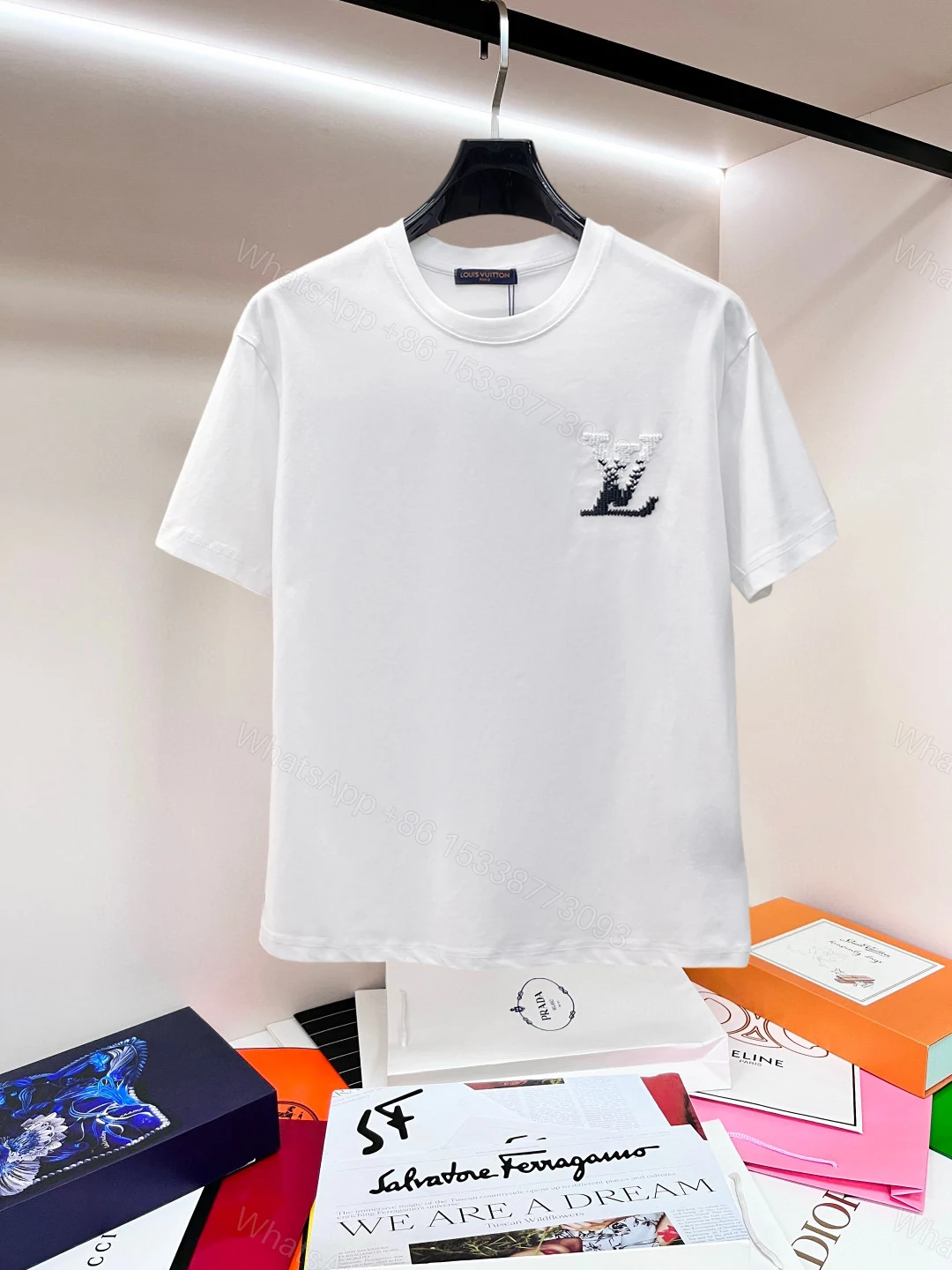LV 原單男款漸層LOGO刺繡短袖T恤 白色簡約款 — view 1