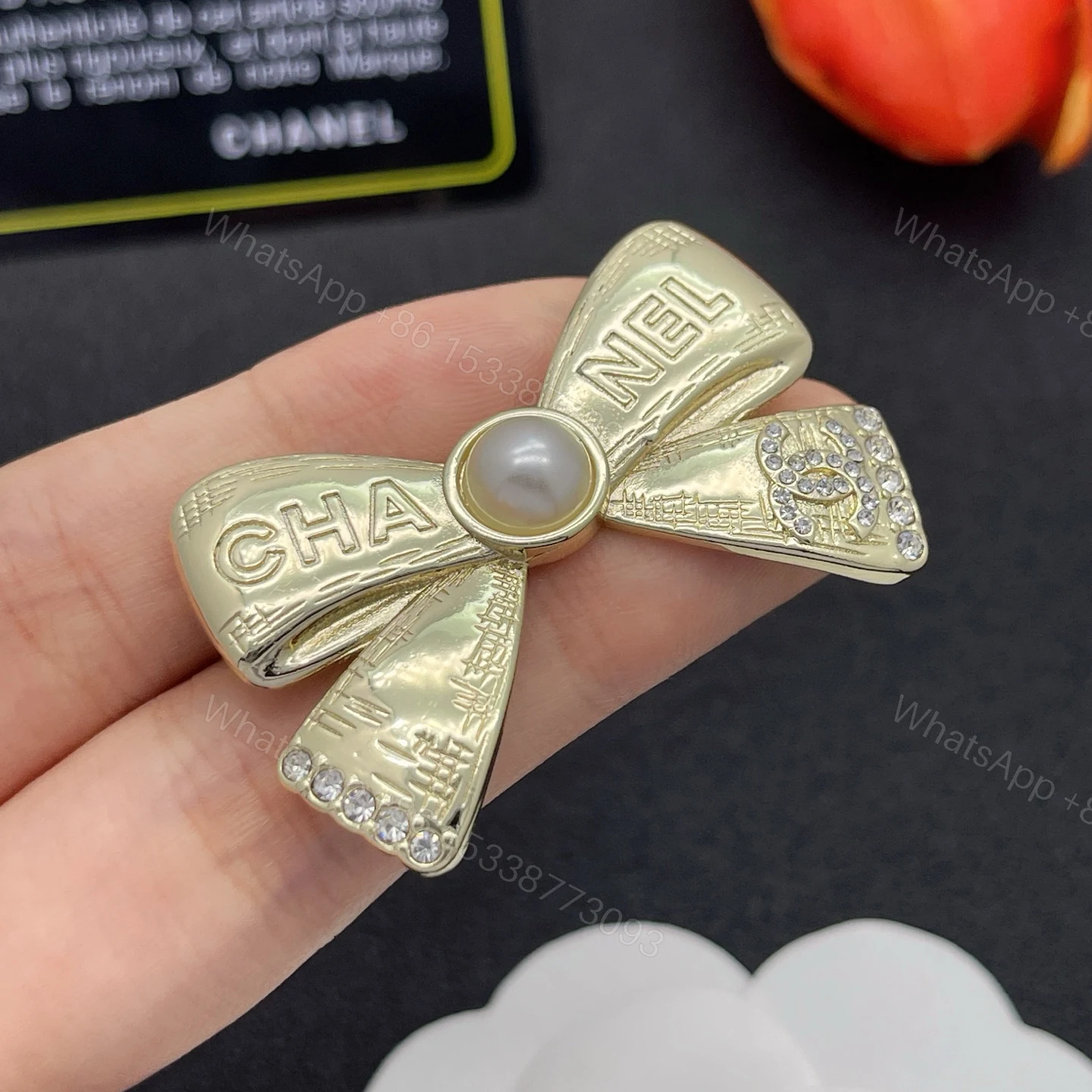 Chanel 蝴蝶結珍珠胸針 A貨 金色亮鑽氣質款 精品穿搭配件 — view 1