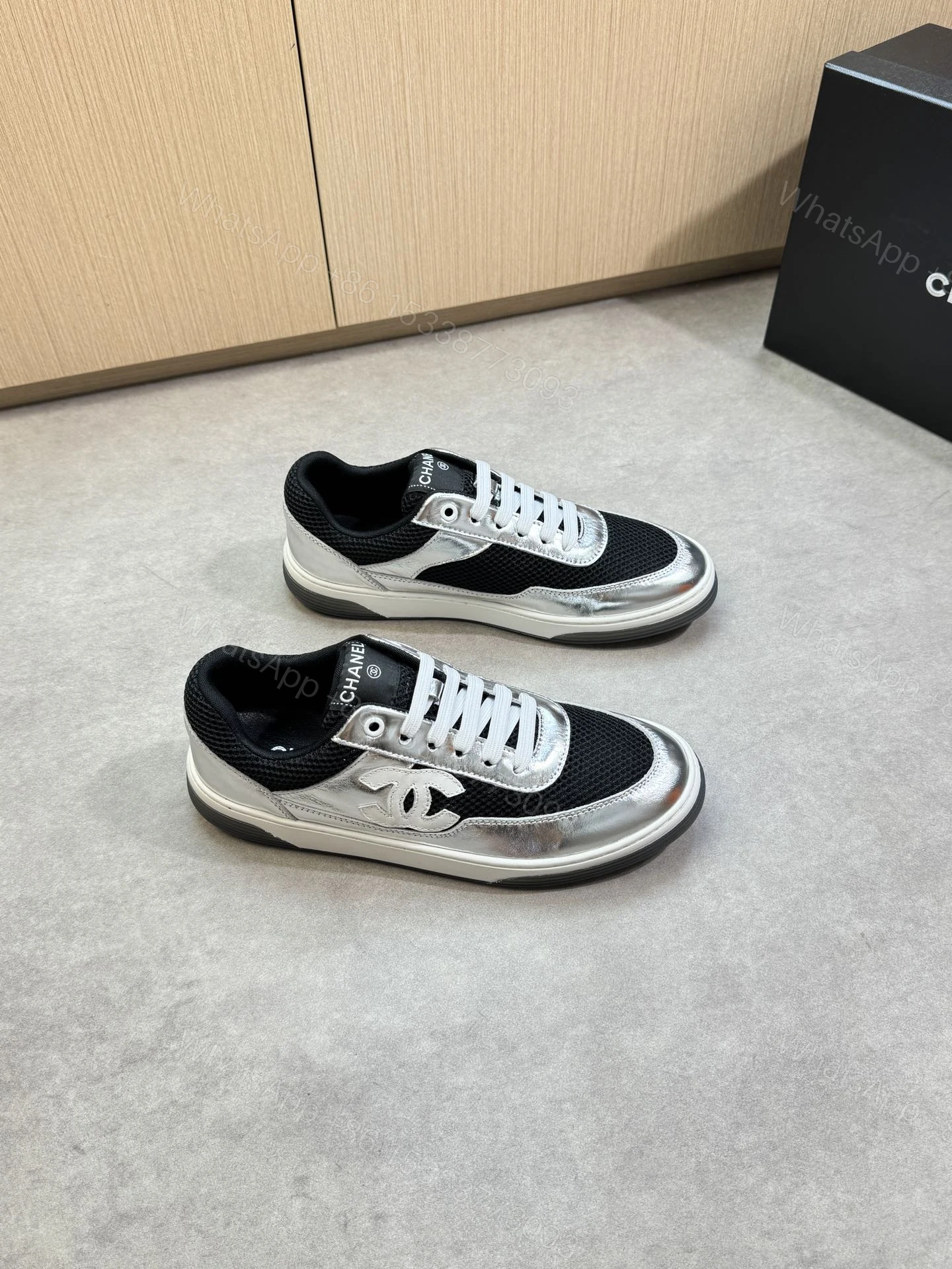 Chanel 精品仿製銀黑拼接運動鞋 經典雙C立體設計 — view 1