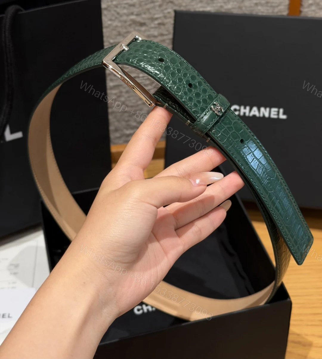 Chanel 高仿 女款鱷魚壓紋皮帶 綠色細版腰帶 輕奢百搭款 — view 1