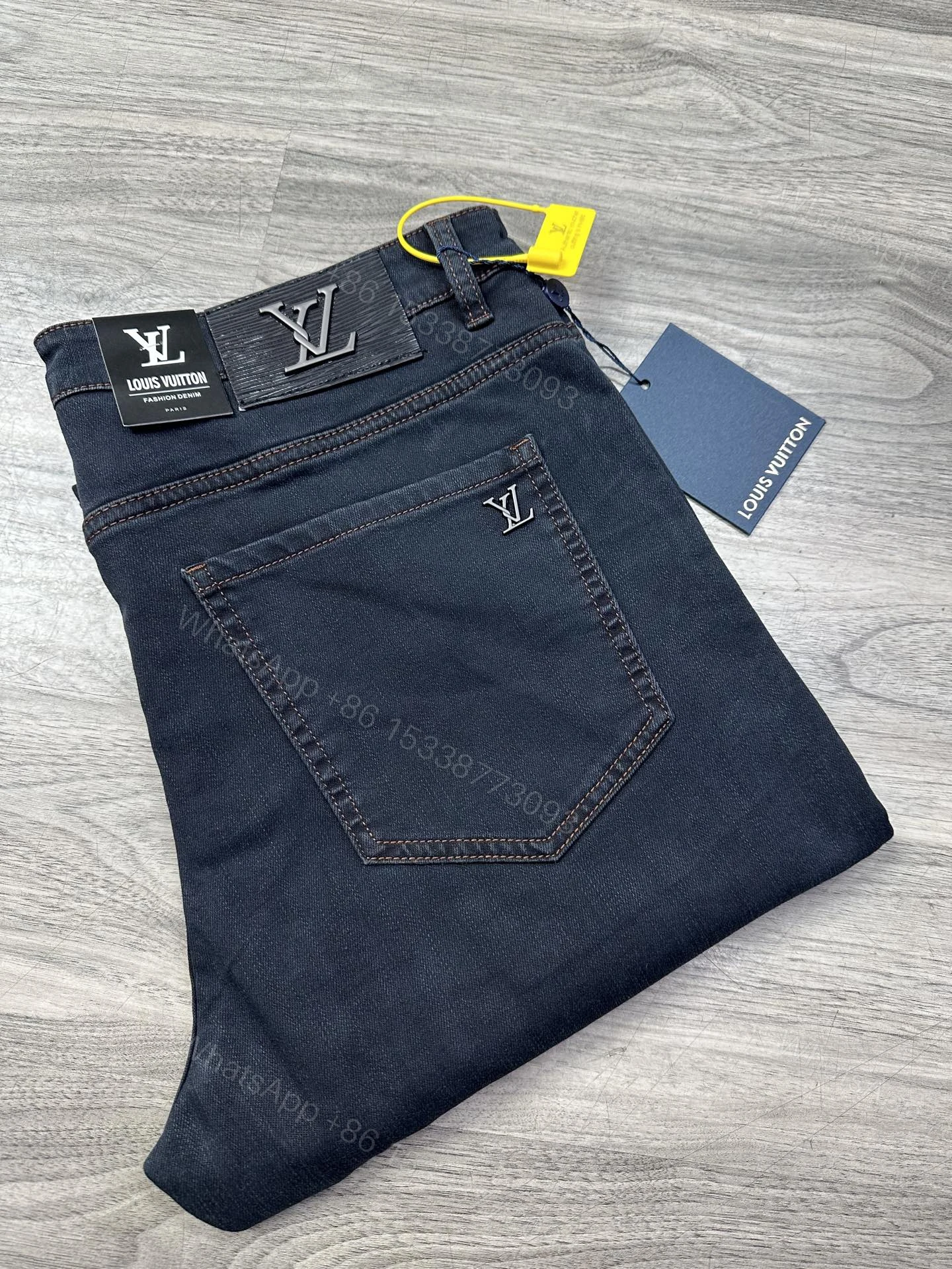 LV 原單 男款 Monogram壓紋牛仔褲 高端質感百搭款 — view 1