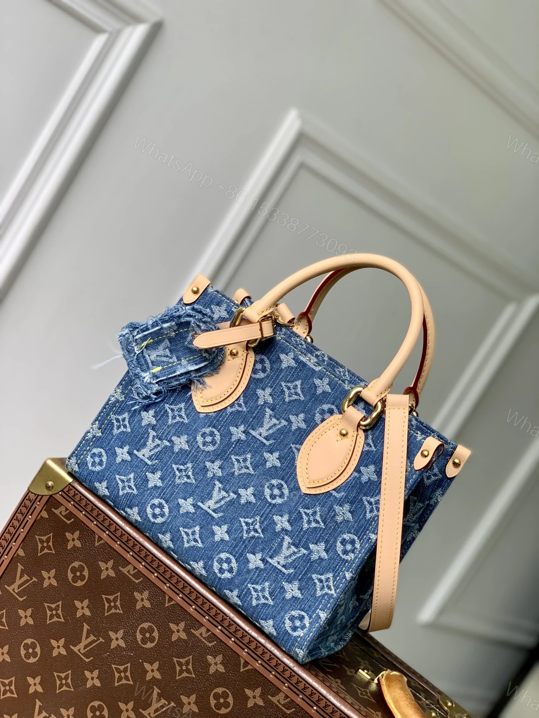 LV 高仿M14633牛仔手提包淺藍復古圖紋款 — view 1