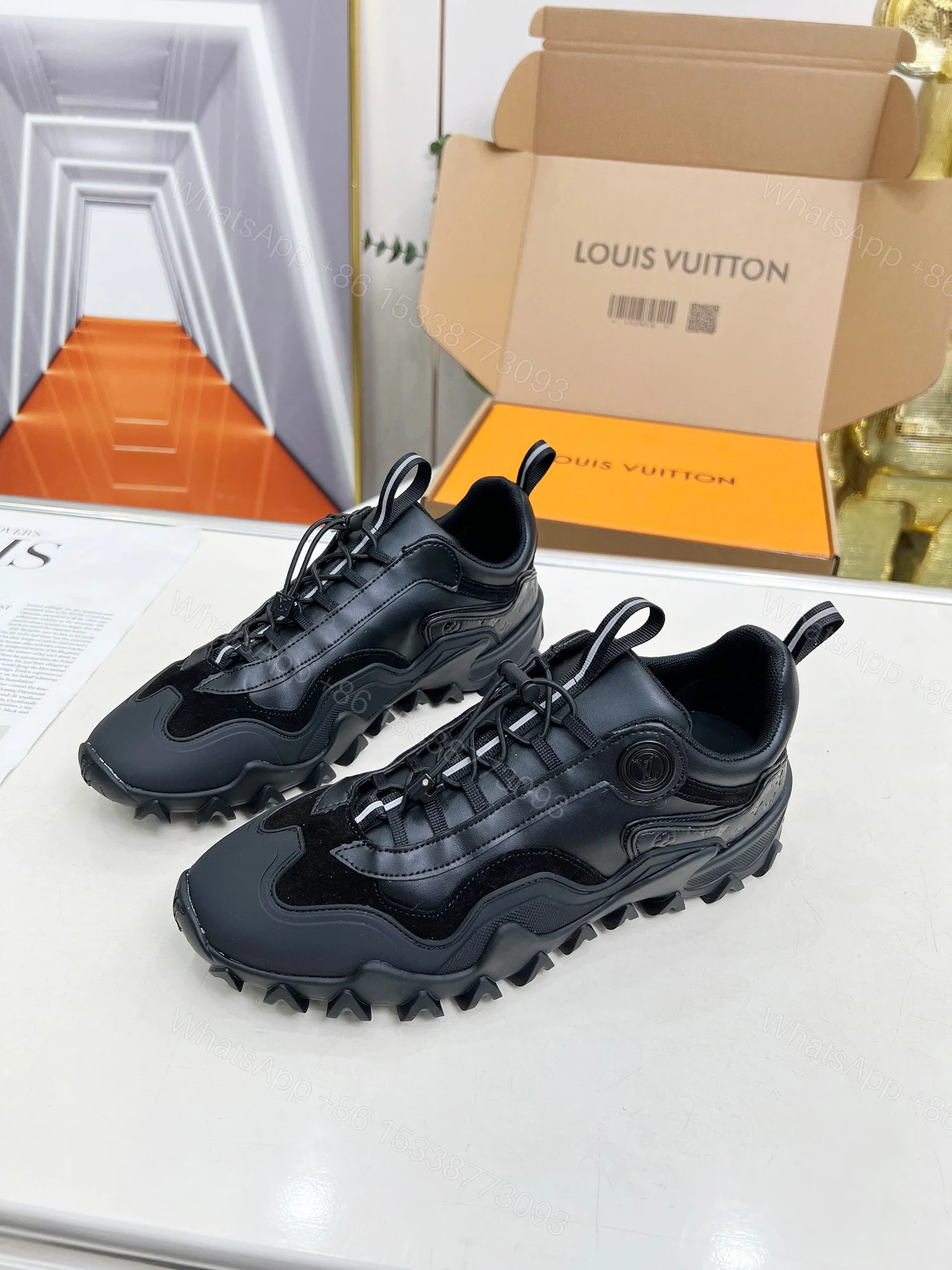 LV 高仿黑色運動鞋 男款潮流百搭設計鞋履 — view 1