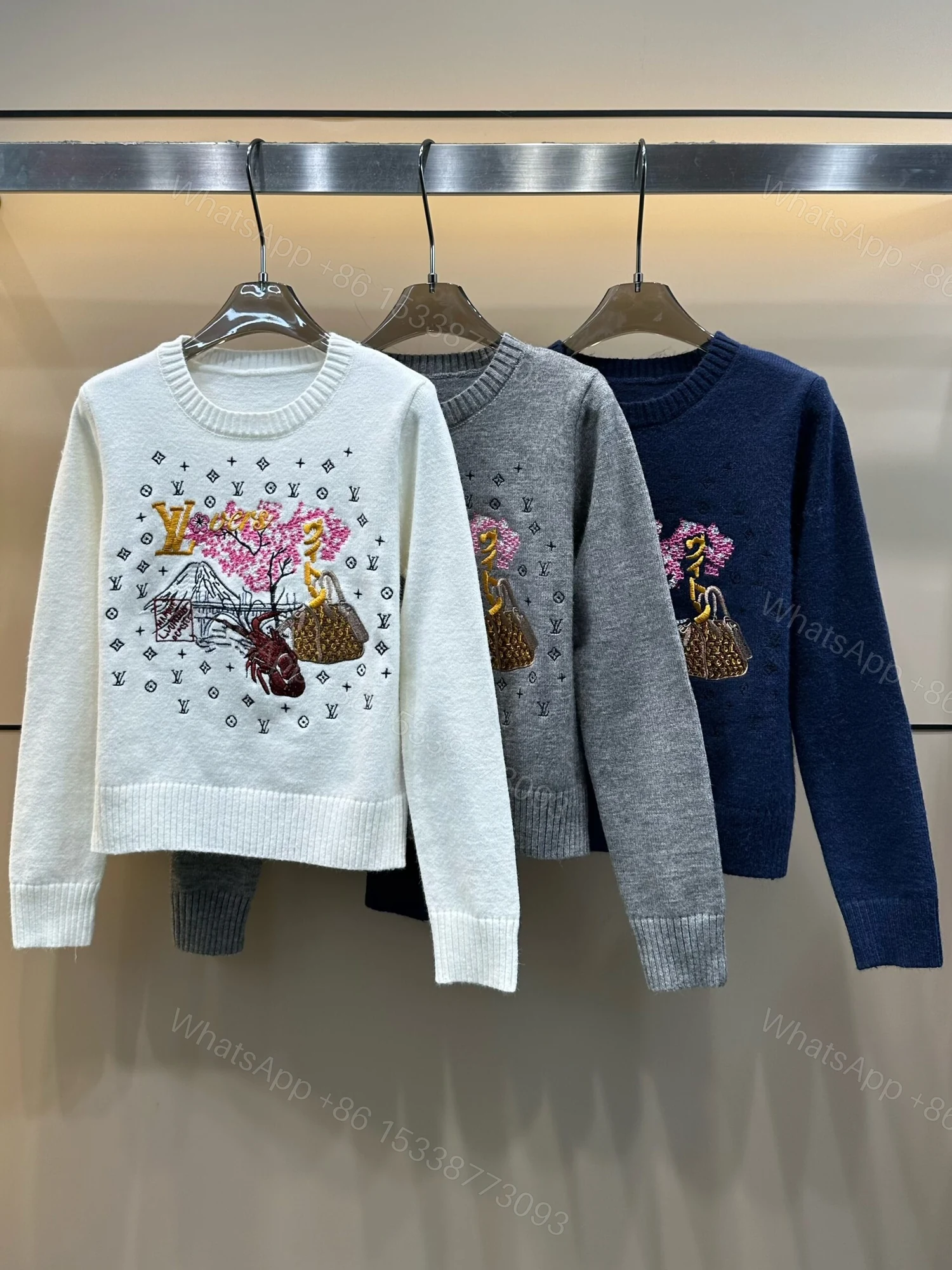 LV 原單刺繡毛衣 白色圓領櫻花包款設計 — view 1