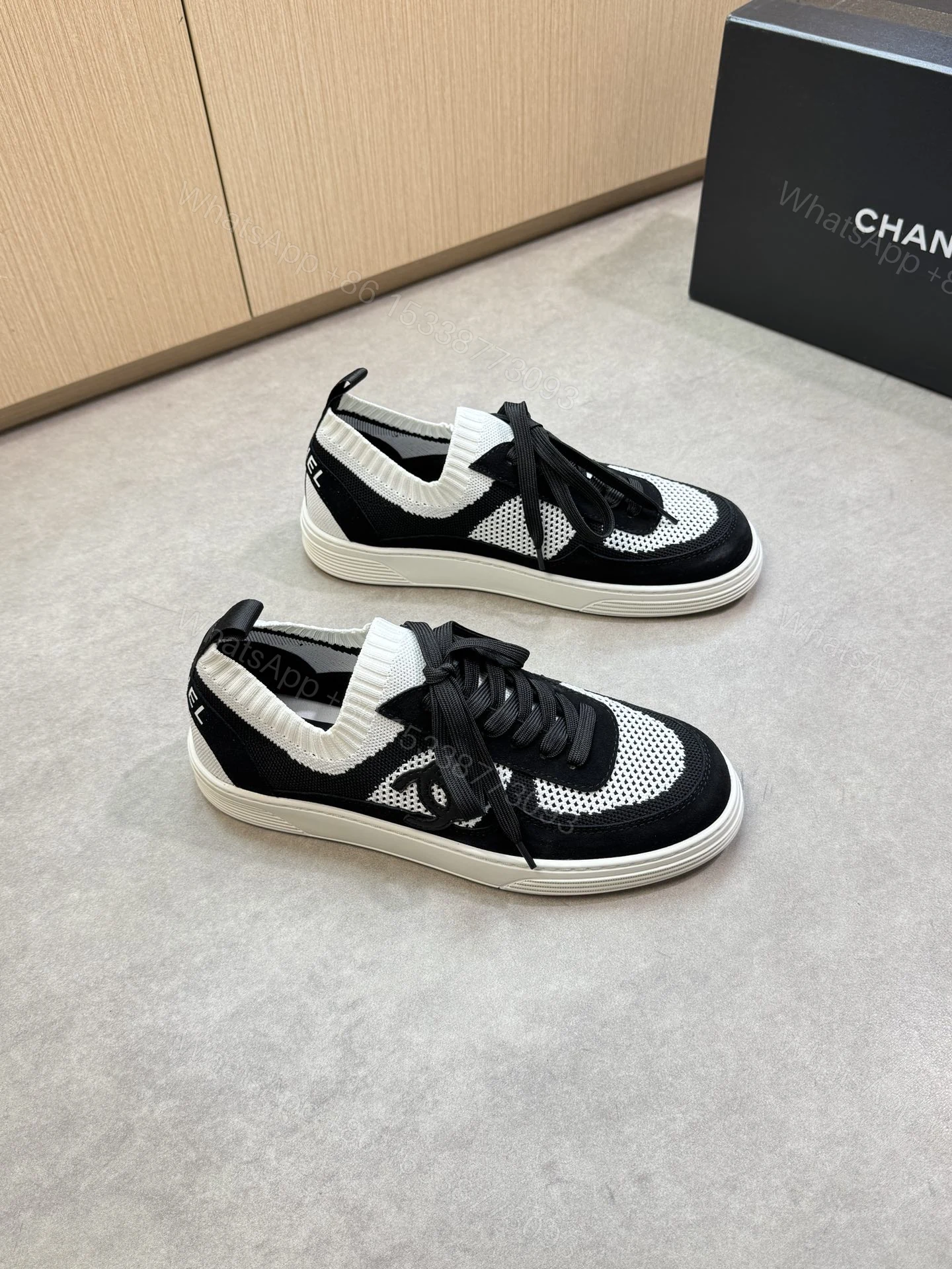 Chanel 高仿黑白針織運動鞋 女士百搭輕量跑鞋 時尚透氣款 — view 1
