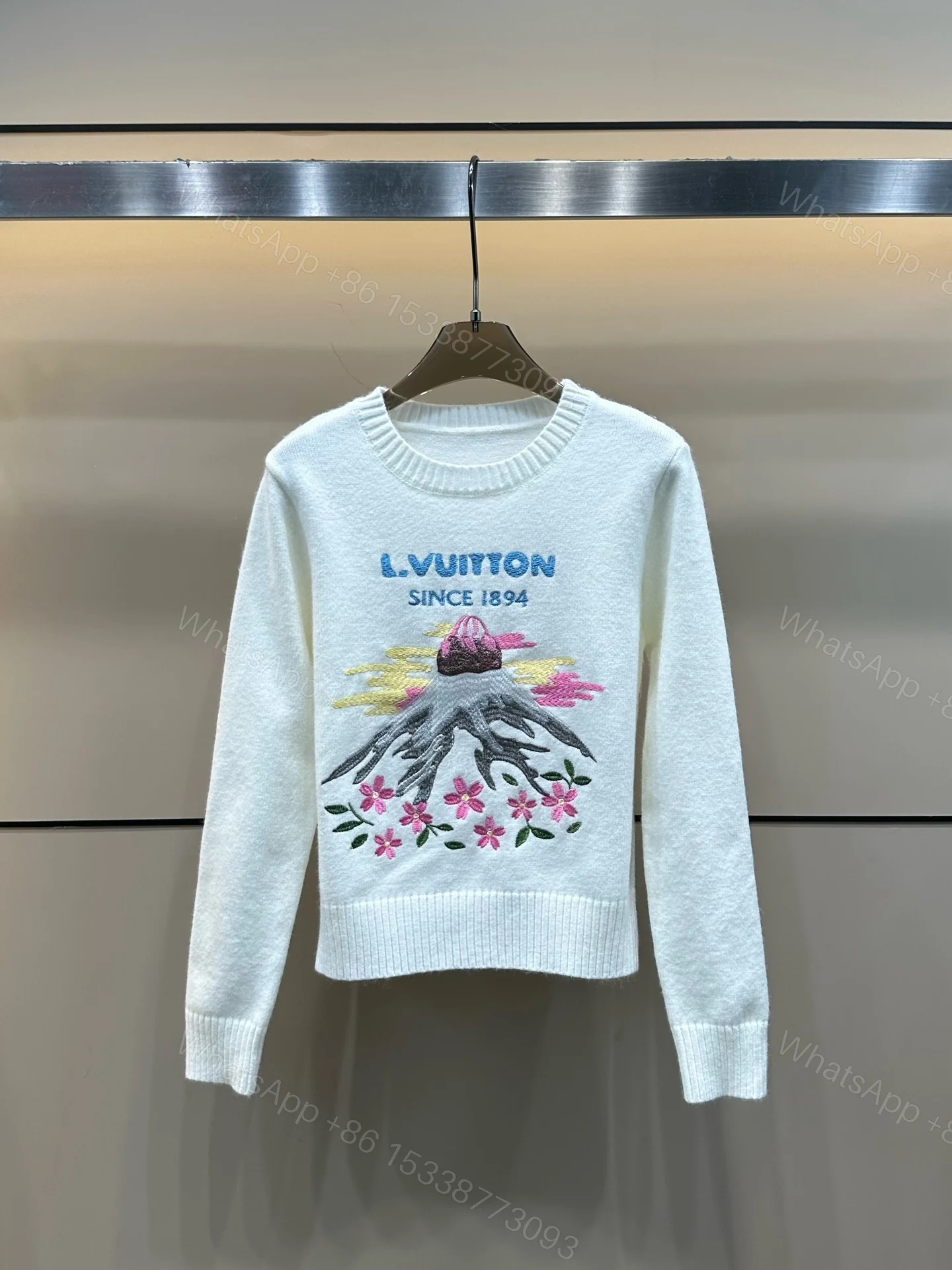 LV 高仿女士針織毛衣白色山景刺繡休閒百搭款 — view 1