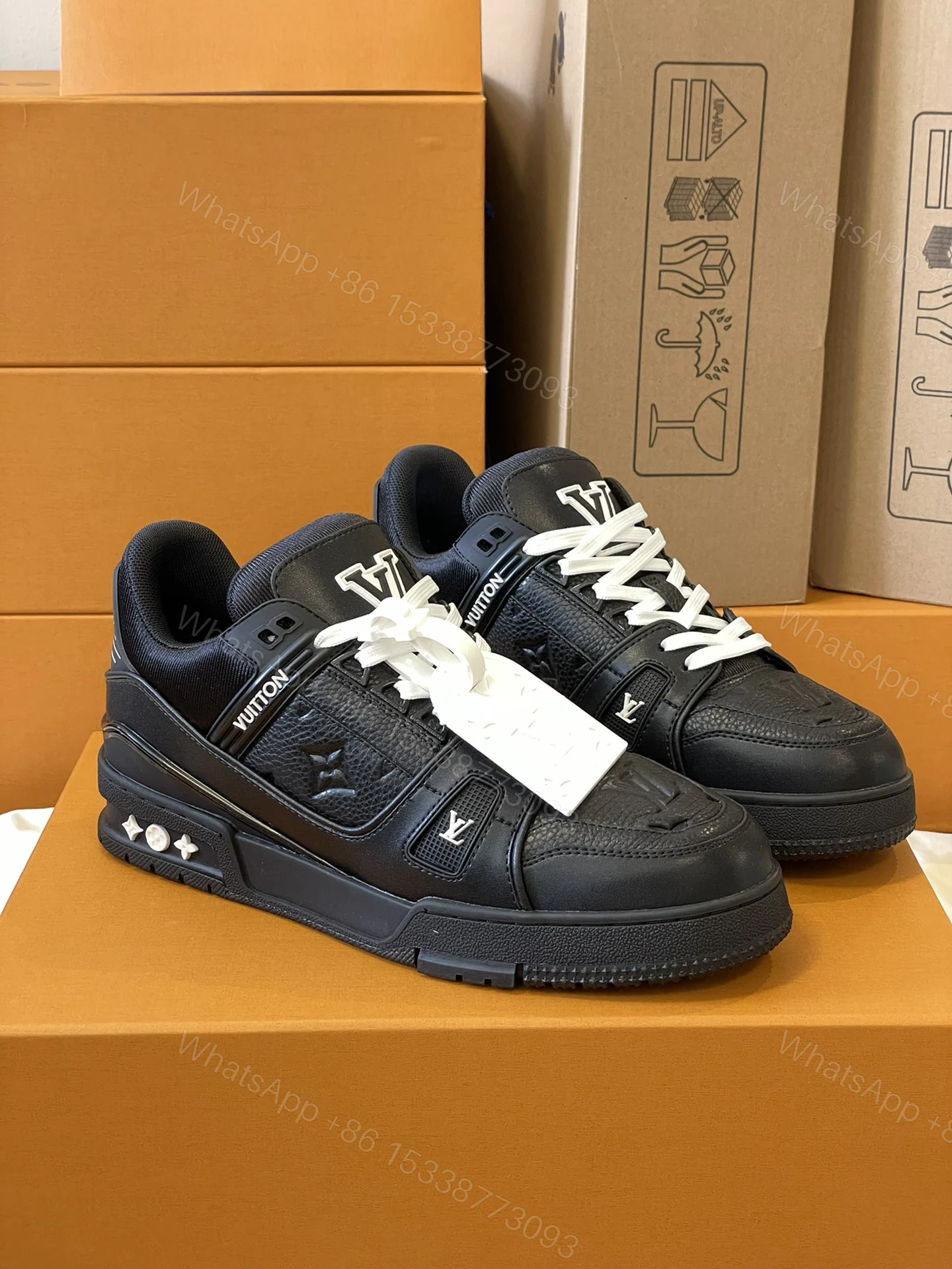 LV 高仿黑色 LV Trainer 運動鞋 全皮壓紋版 潮感低調穿搭首選 — view 1