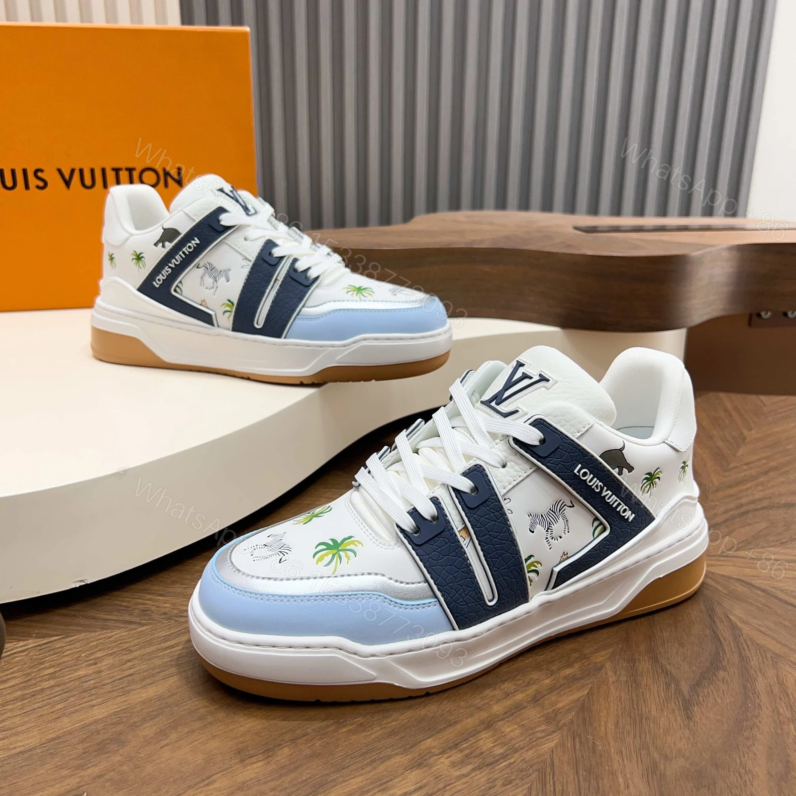 LV 高仿 男款 休閒板鞋 棕底拼接藍白配色 時尚百搭潮流款 — view 1