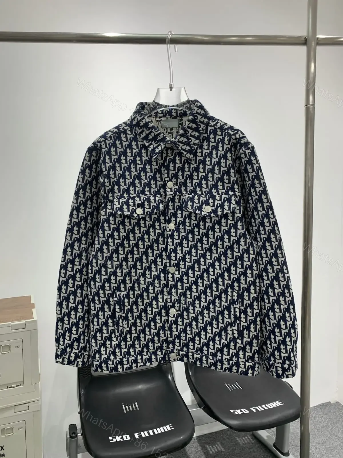 DIOR — view 1