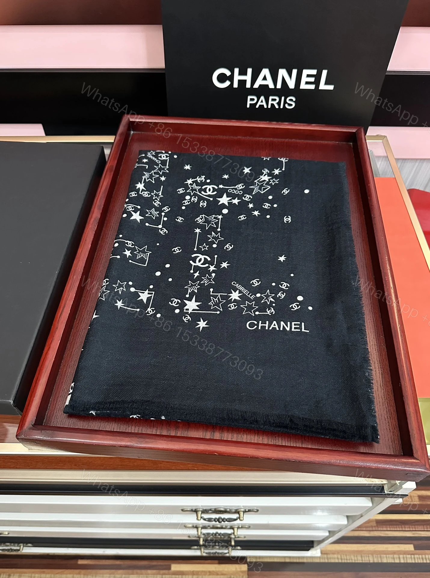 Chanel高仿圍巾黑色星星印花款滿版時尚設計感 — view 1