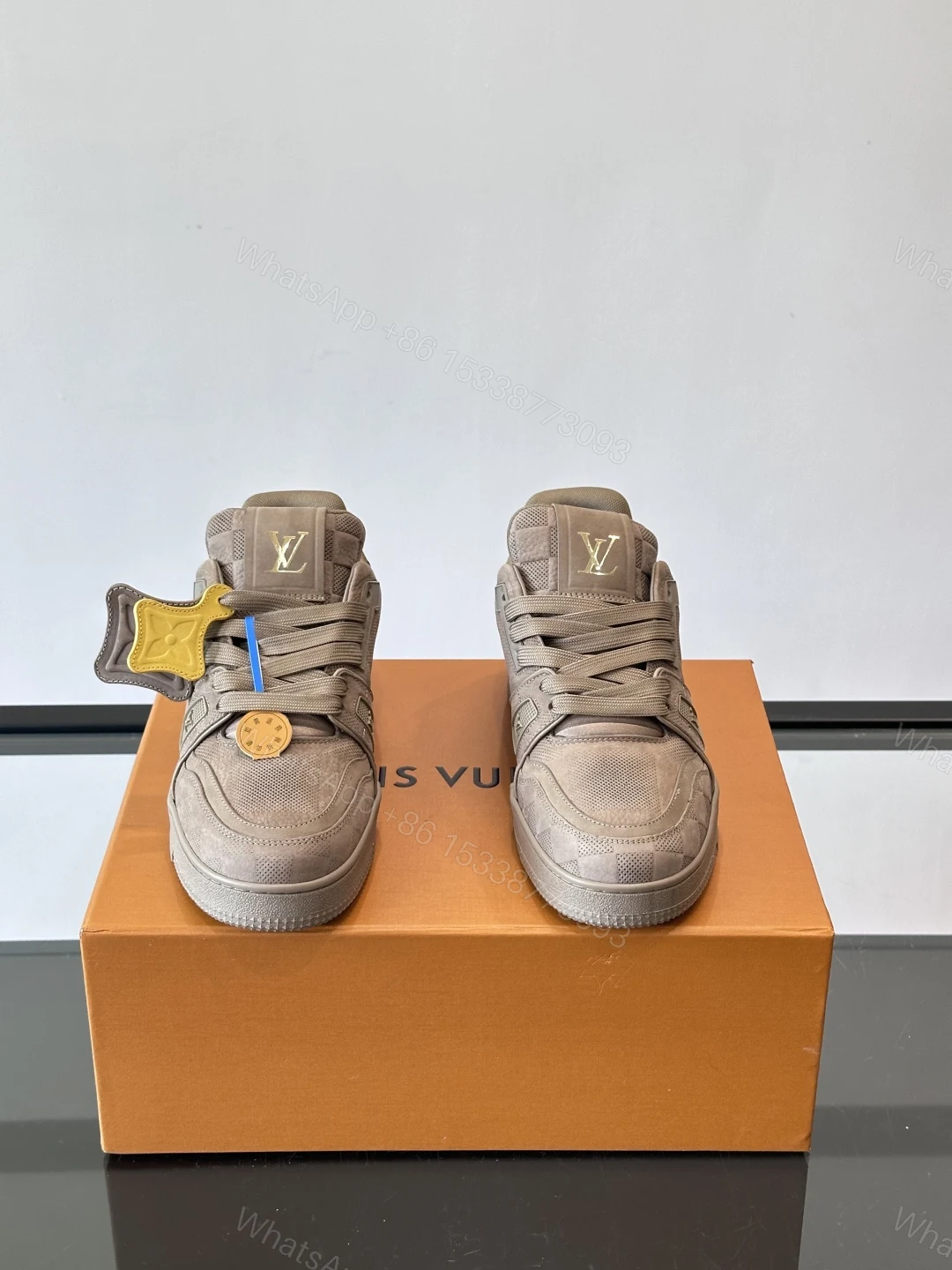 LV A貨 男款 Monogram 低筒運動鞋 黑白拼接 立體壓紋款 — view 1