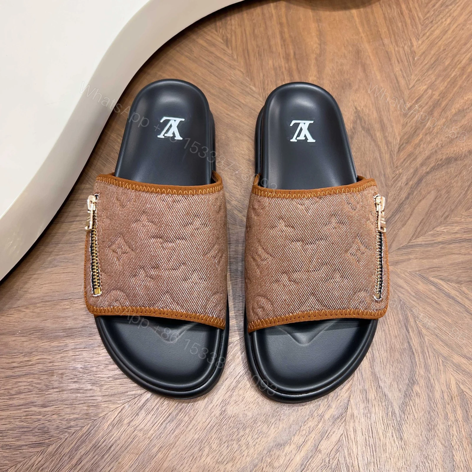 LV 原單 男款 棕色Monogram拖鞋 經典百搭款 — view 1