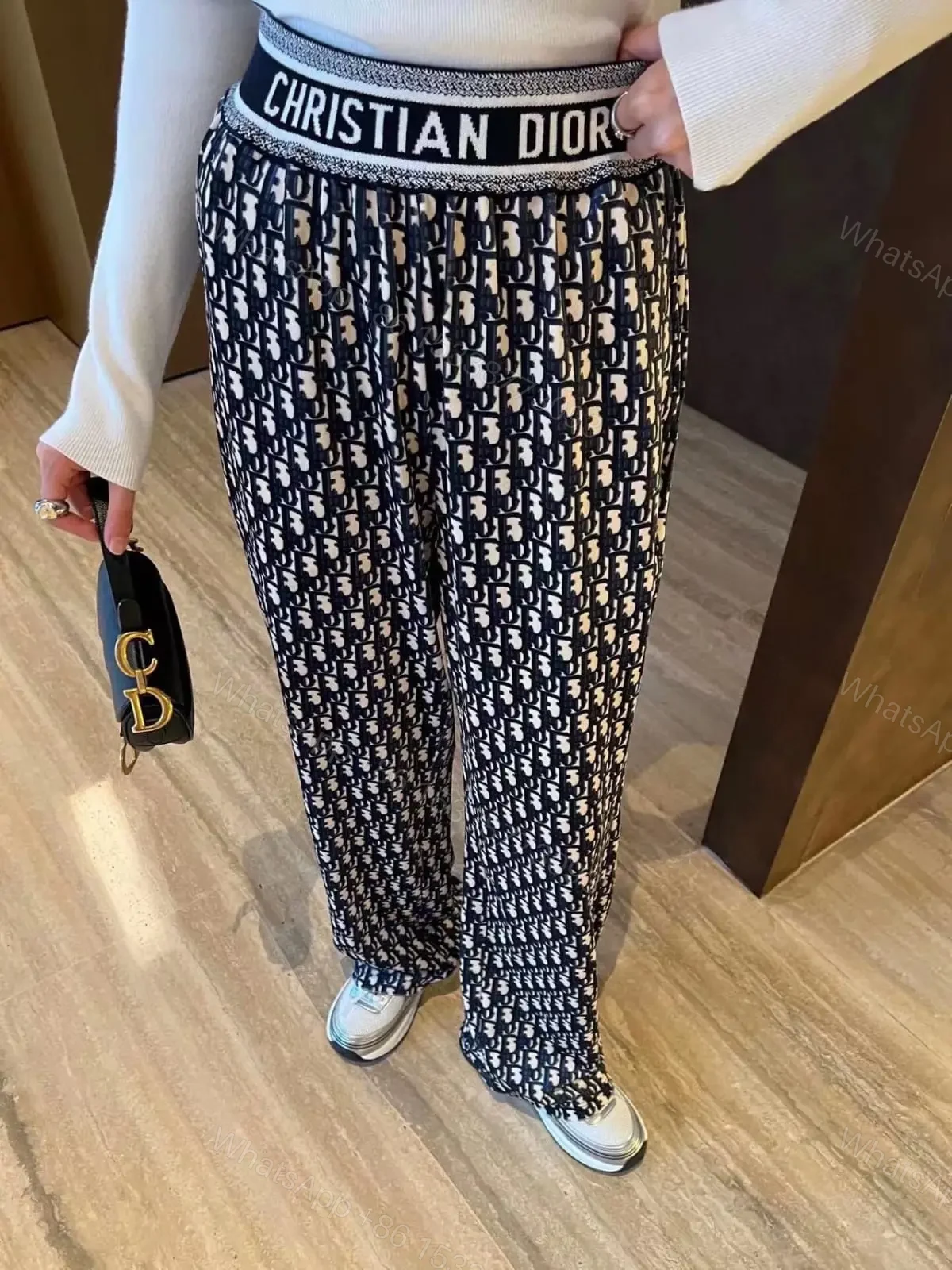 DIOR — view 1