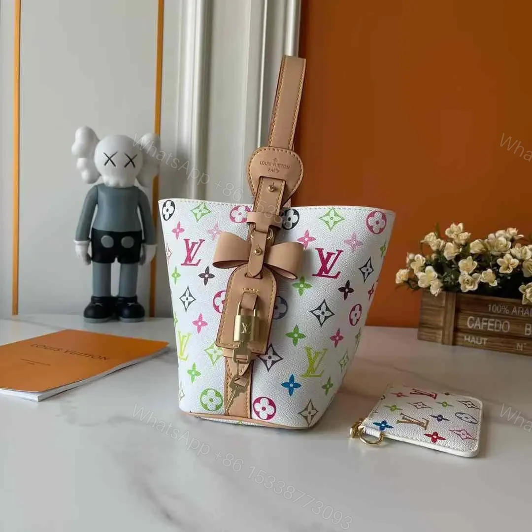 LOUIS VUITTON — view 1