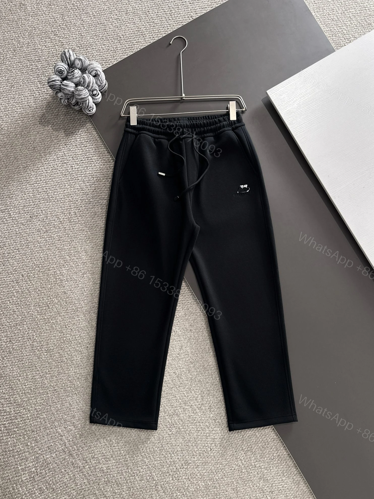 Balenciaga 原單男士黑色極簡休閒長褲 無Logo設計極致低調 — view 1