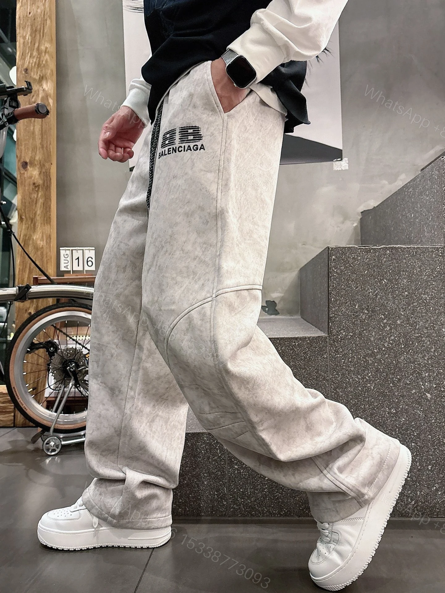 Balenciaga原單男士休閒長褲 米色做舊風寬鬆直筒運動褲簡約Logo款 — view 1