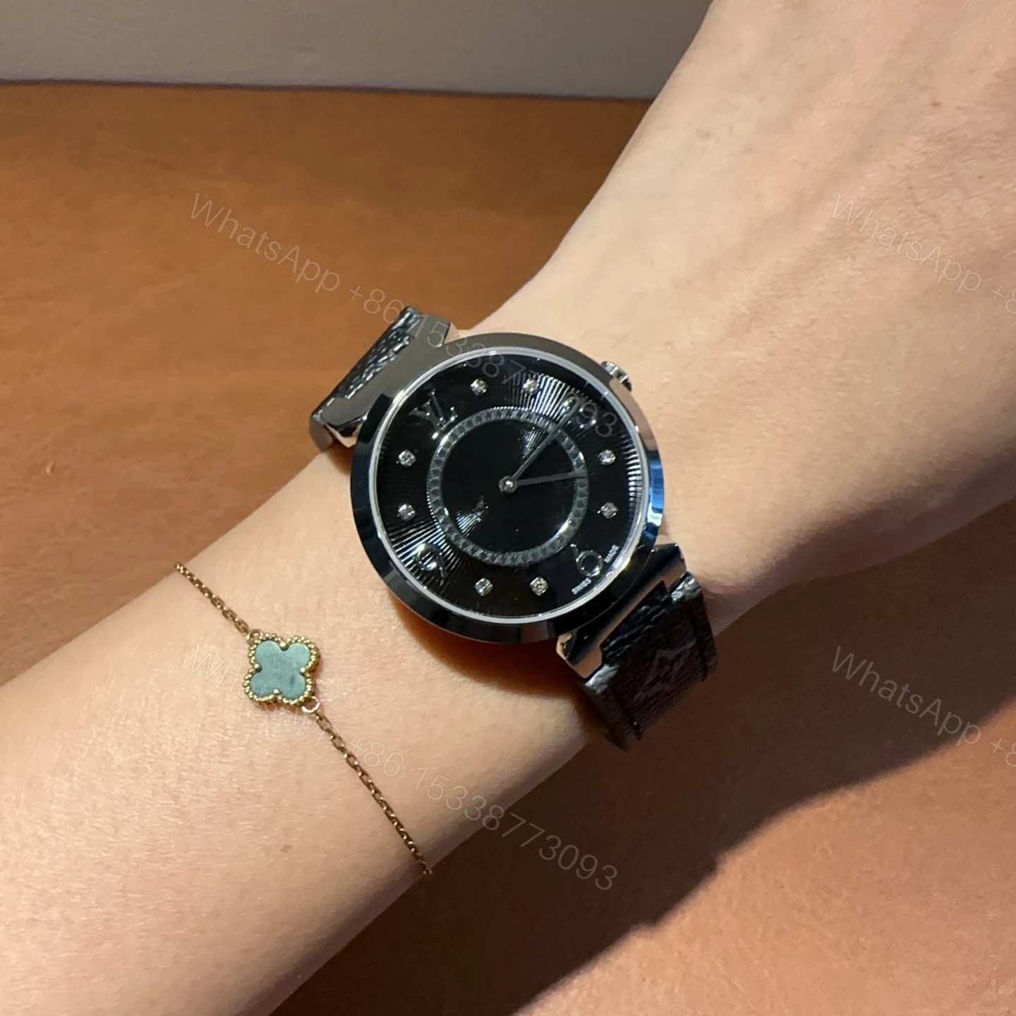 LV A貨女錶 黑面圓鑽點綴設計 Monogram皮革錶帶優雅氣質款 — view 1
