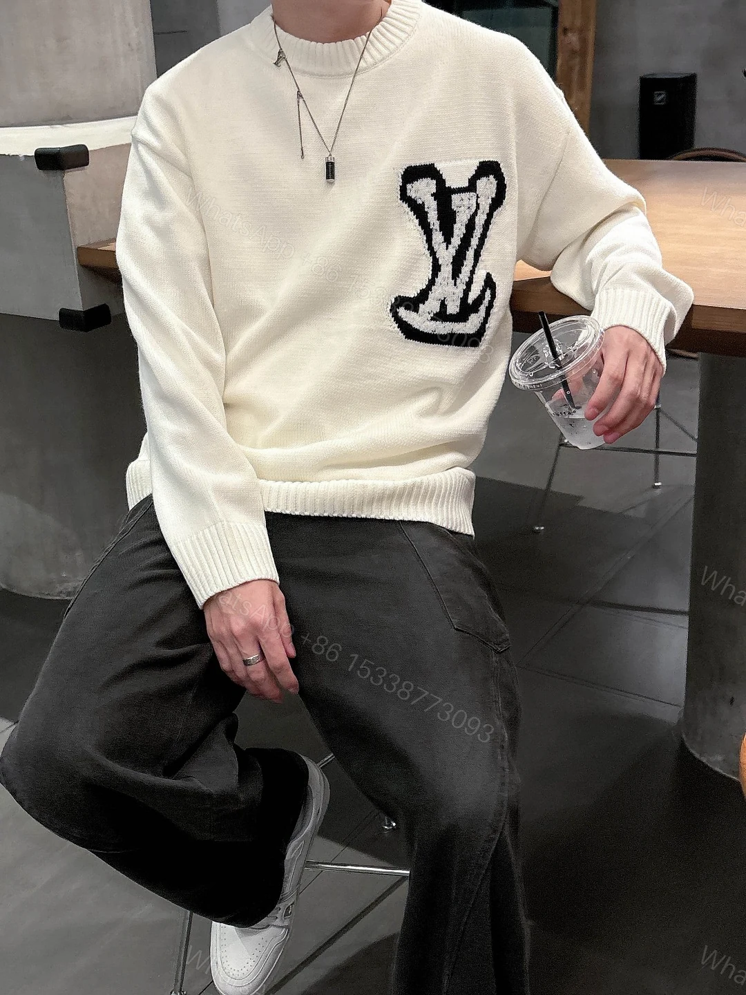 LV 精品仿製白色大Logo針織衫 寬鬆休閒百搭毛衣 — view 1