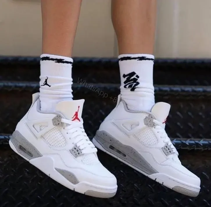 Air Jordan 4 Retro White Oreo — view 1