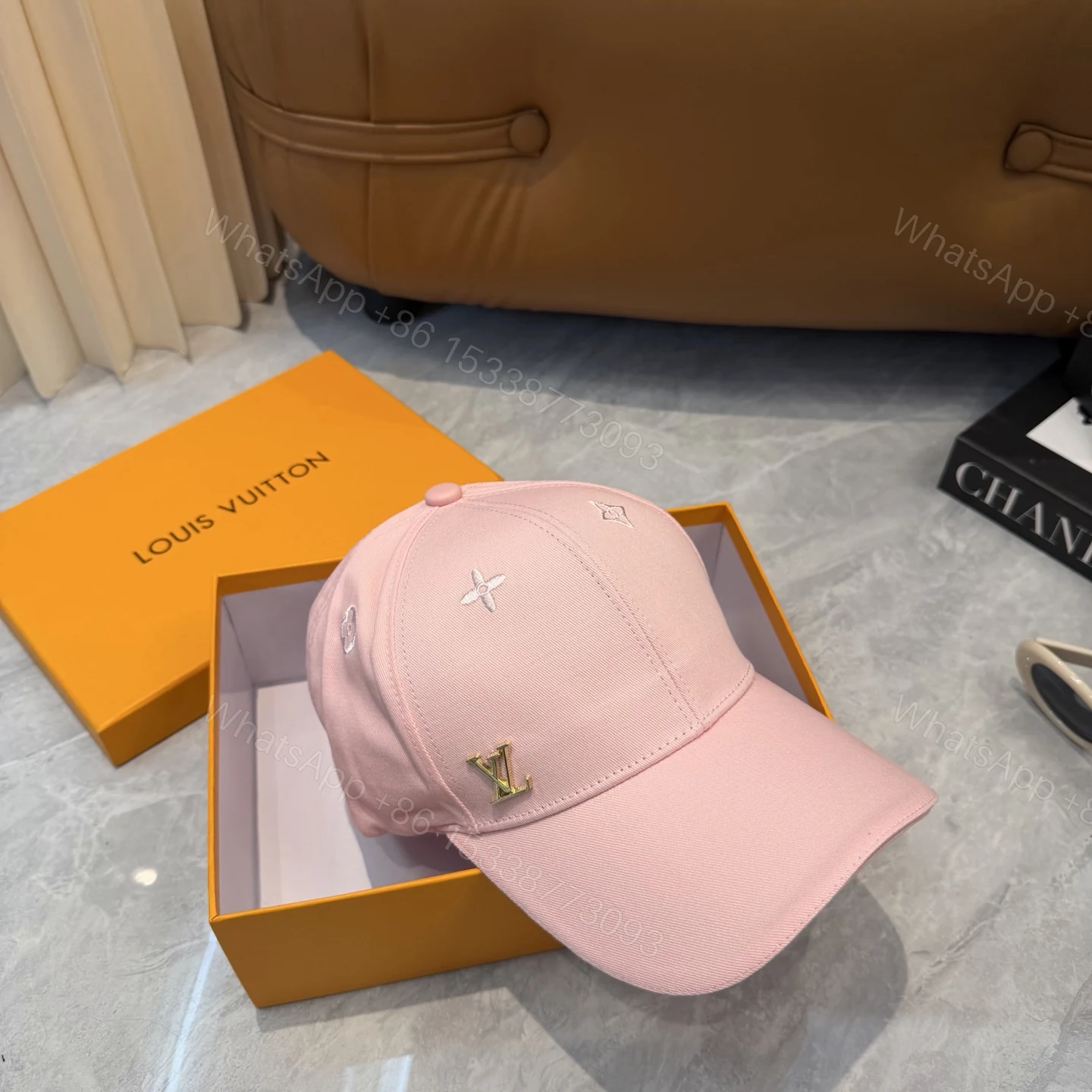 LV高仿粉色金屬Logo棒球帽甜美精品休閒帽 — view 1