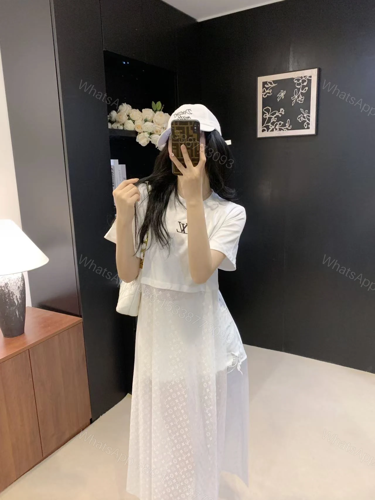 LV 高仿純白短袖連衣裙 百搭清新氣質款 — view 1