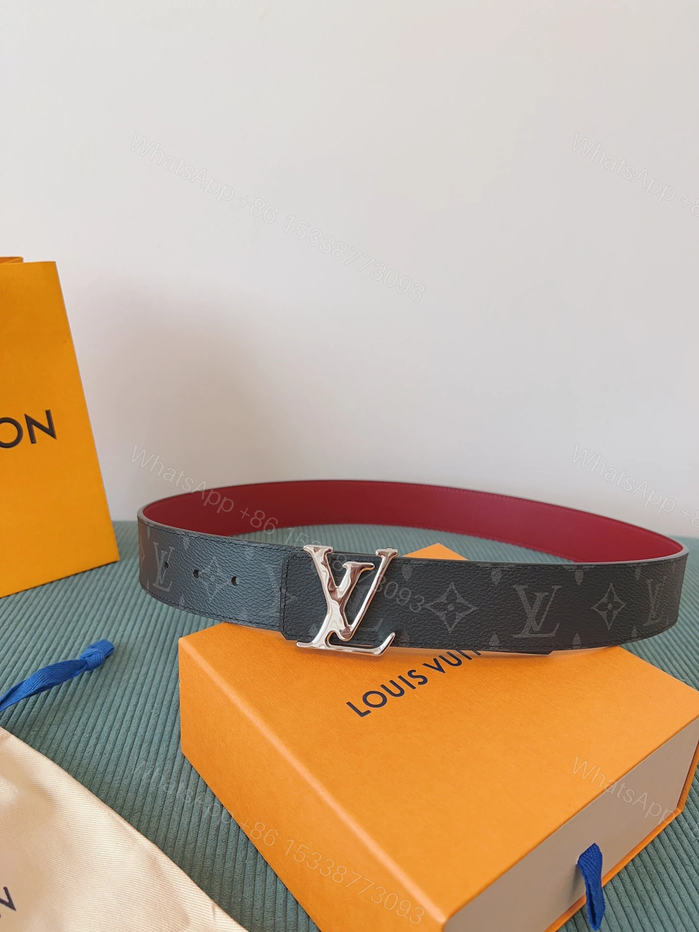 LV 一比一 Monogram灰黑皮帶 紅色內裡 銀扣 — view 1