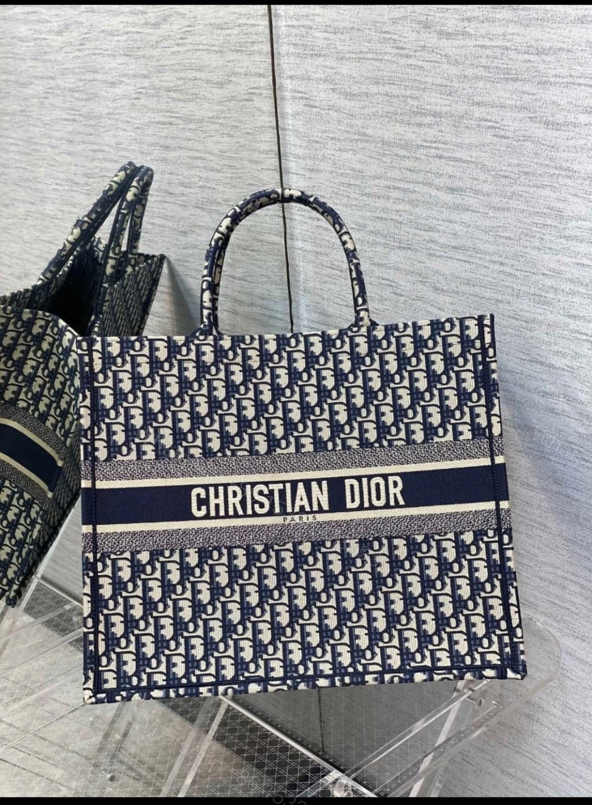 Elegant Dior Tote Bag Replica — view 1
