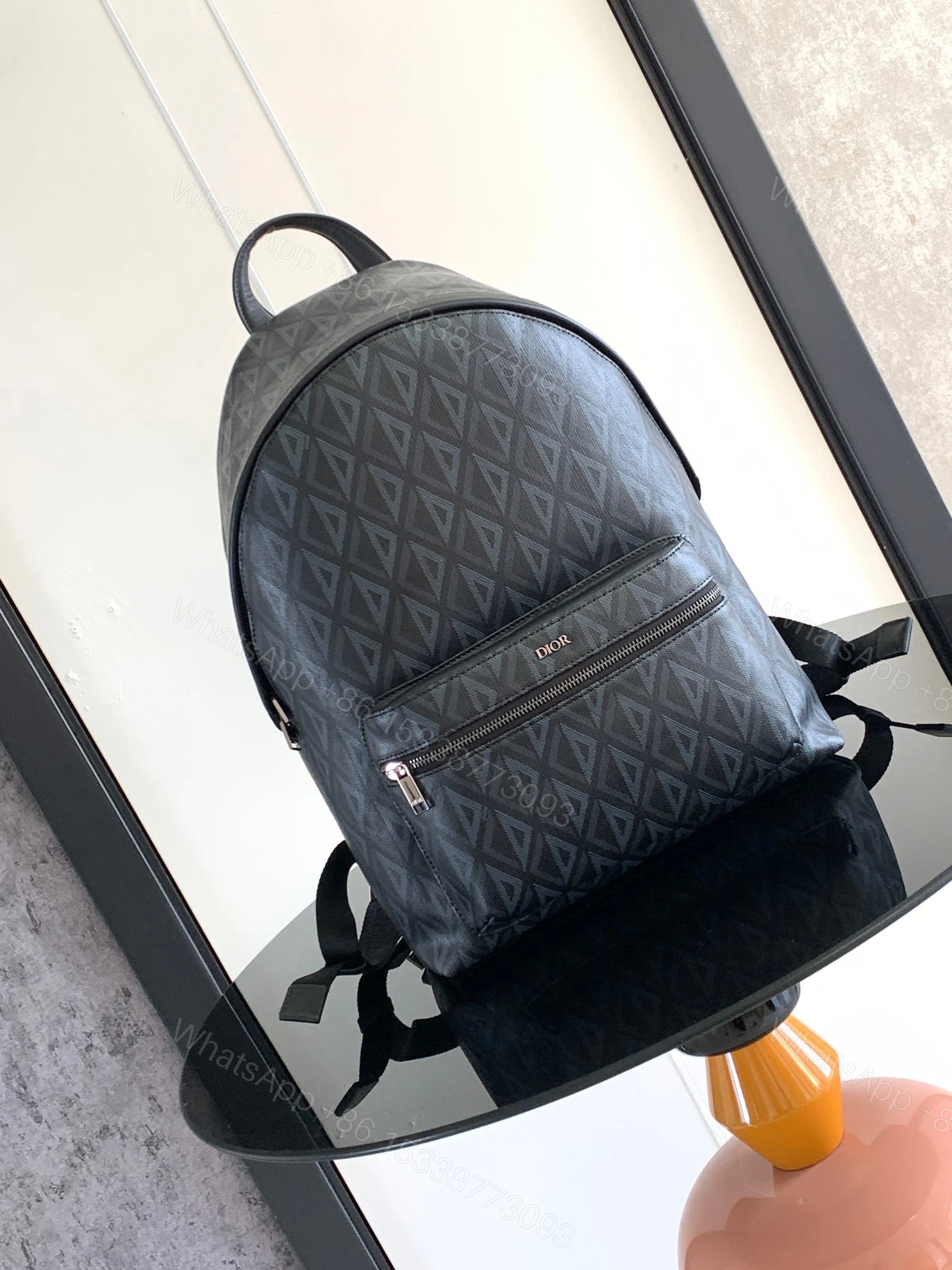 Dior 高仿男款黑色後背包立體壓紋質感十足 — view 1