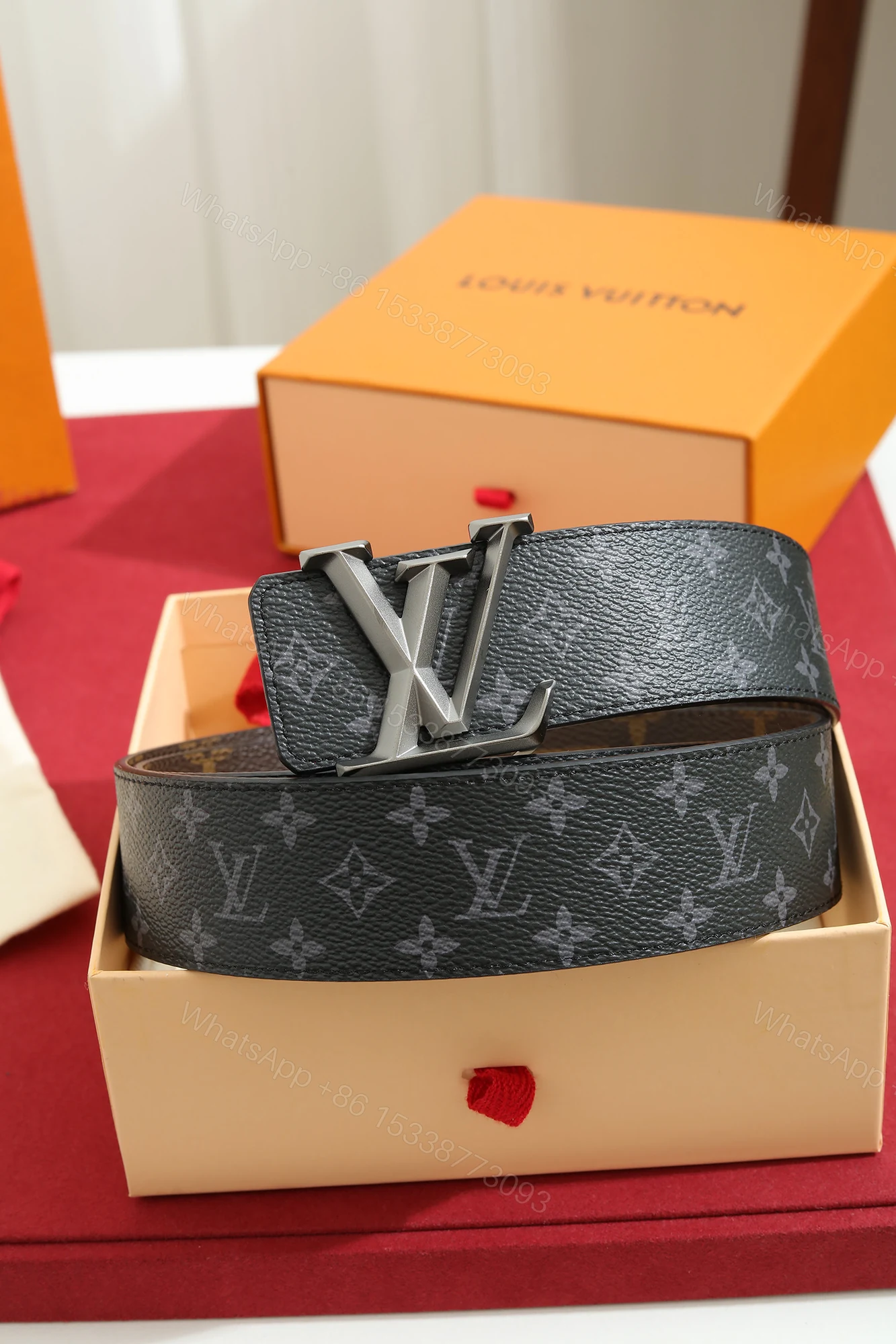 LV 原單男款 Monogram Eclipse 鈦灰LV扣頭皮帶 潮流紳士款 — view 1