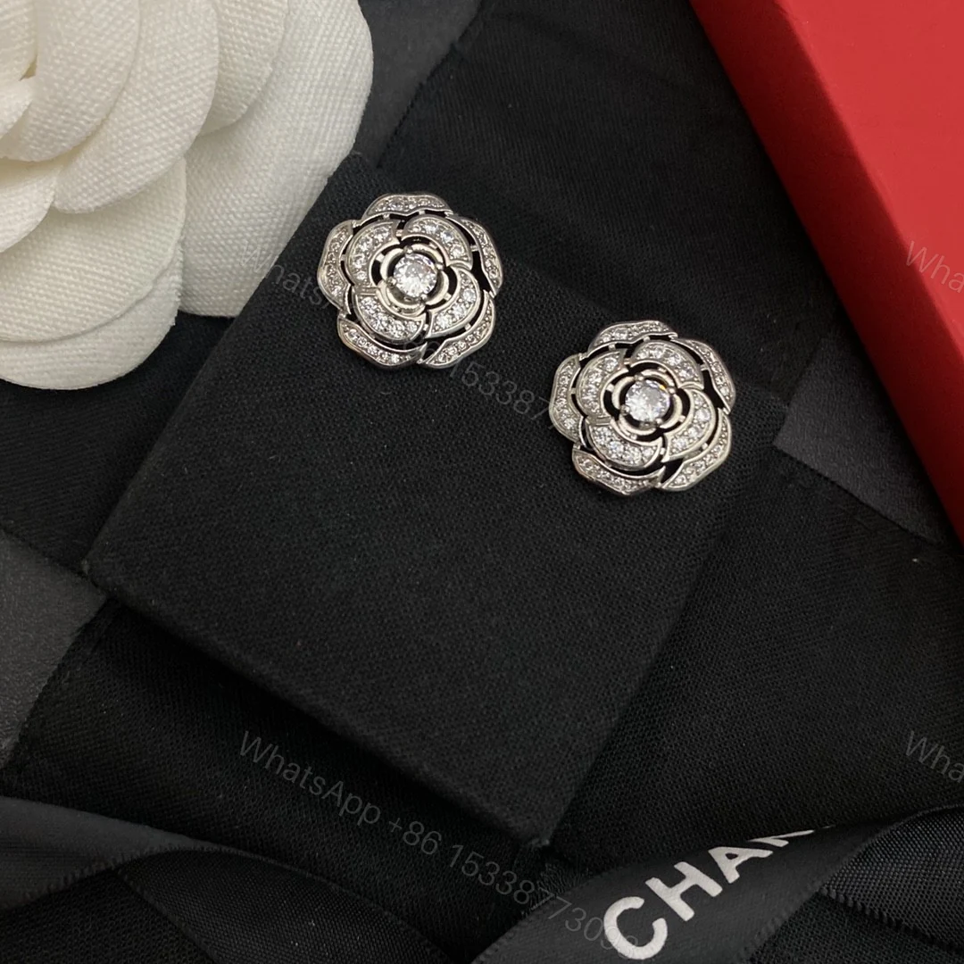 Chanel 高仿立體山茶花鑽飾耳環 水鑽層疊設計 氣質花型款推薦 — view 1