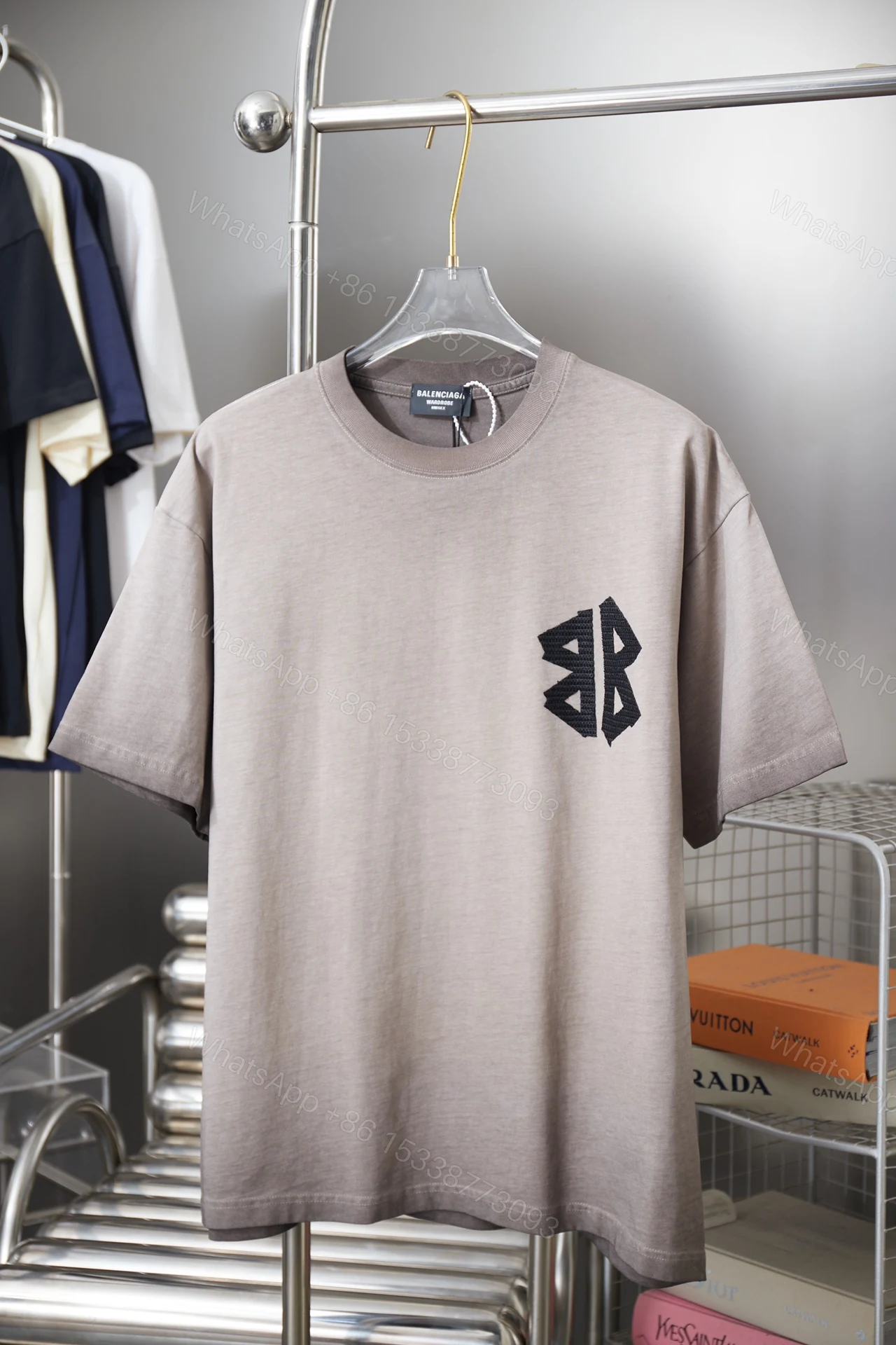 Balenciaga 高仿 雙B刺繡短袖T恤 素面百搭圓領上衣 灰色 — view 1