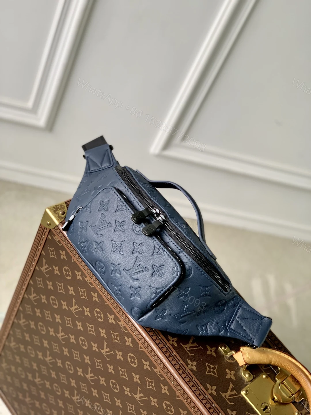 LV A貨M14784壓紋腰包深藍牛皮質感百搭休閒款 — view 1