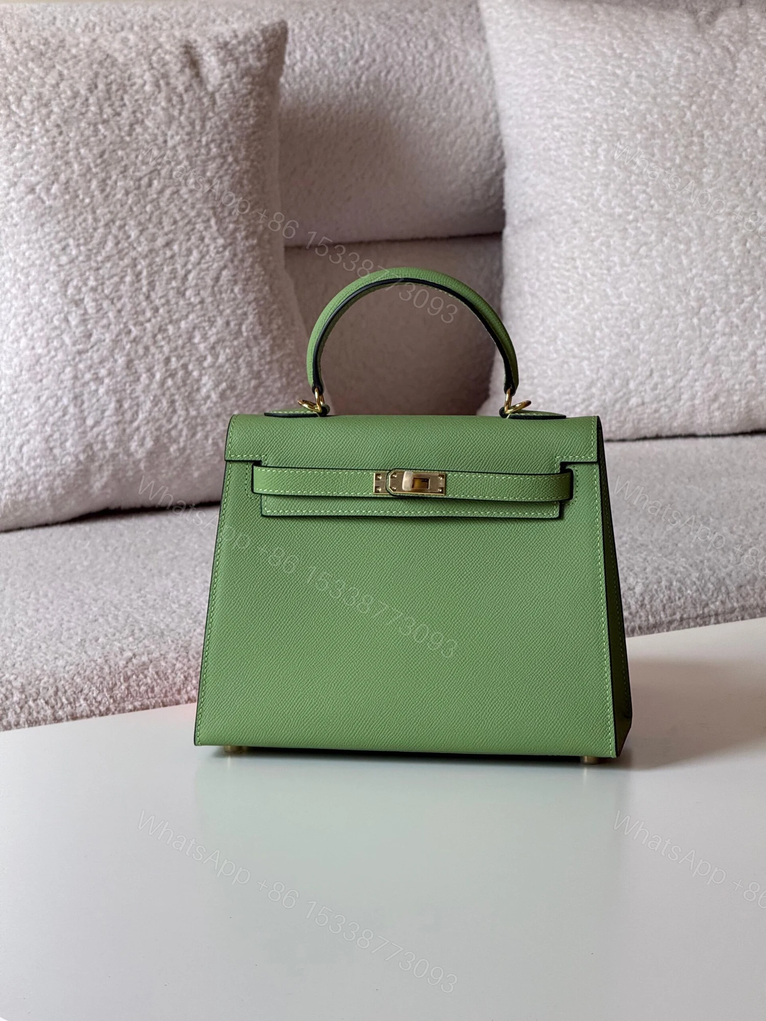 Hermès Kelly 25 Sellier bag in Vert Criquet Epsom leather — view 1
