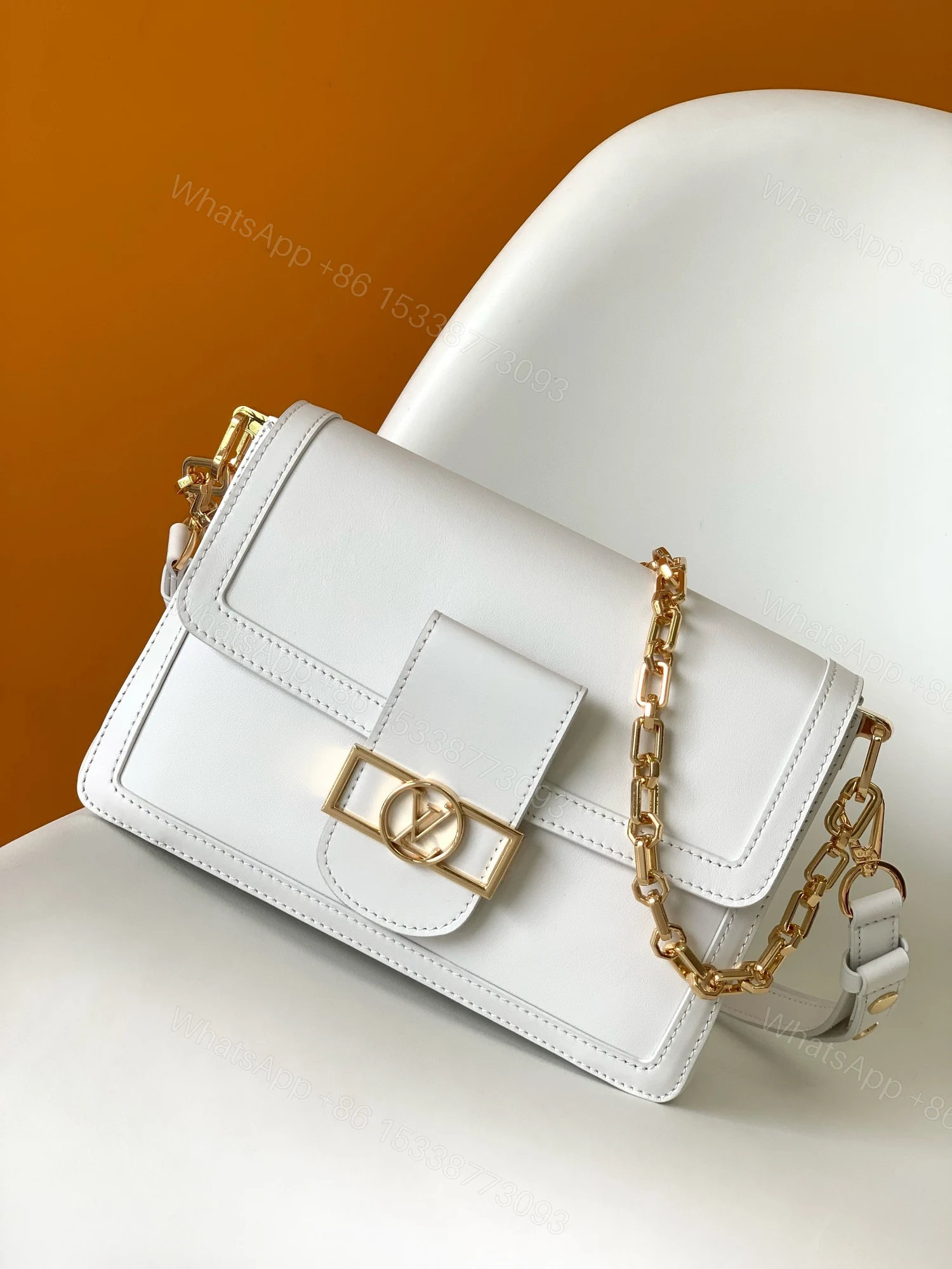 LV A貨 女款 方扣鏈條斜背包 白色皮革設計 氣質優雅款 — view 1