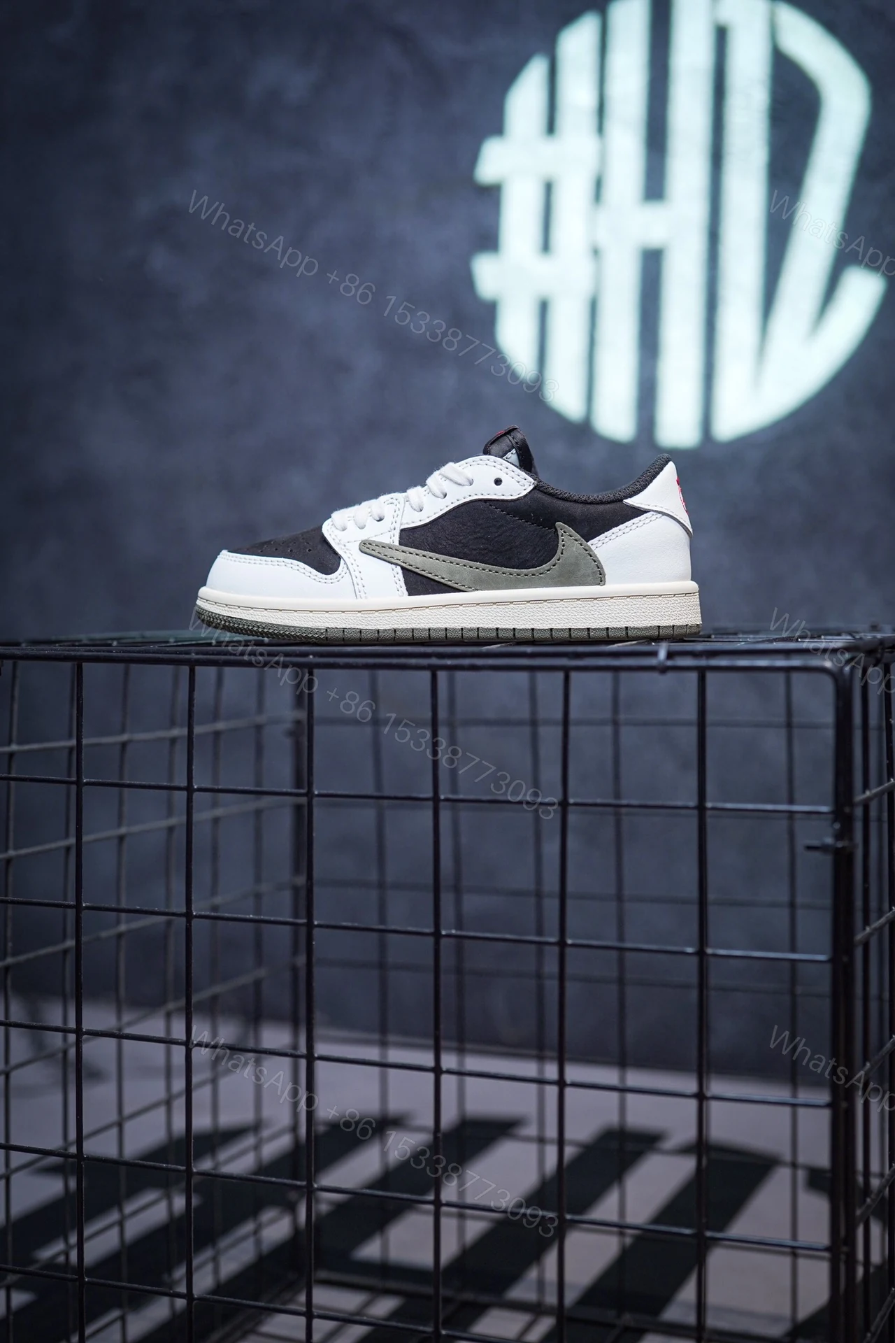 Kid Shoes TS x Air Jordan 1 Low Medium Olive — view 1